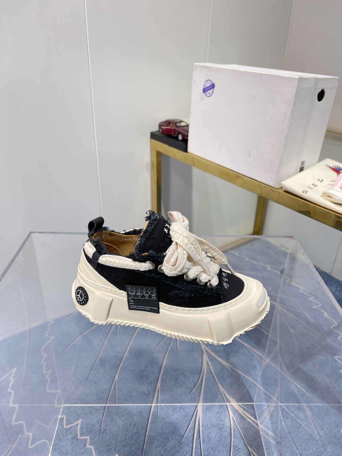 Autumn 2022 Xvesel-SmileRepublic Collaboration: Iconic Shoes with Visual Impact - 图片 9