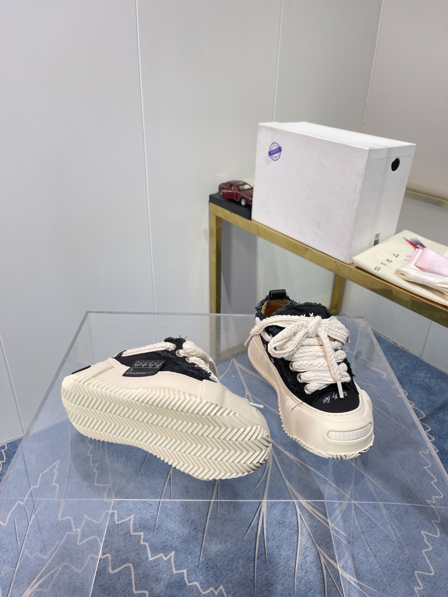 Autumn 2022 Xvesel-SmileRepublic Collaboration: Iconic Shoes with Visual Impact - 图片 7