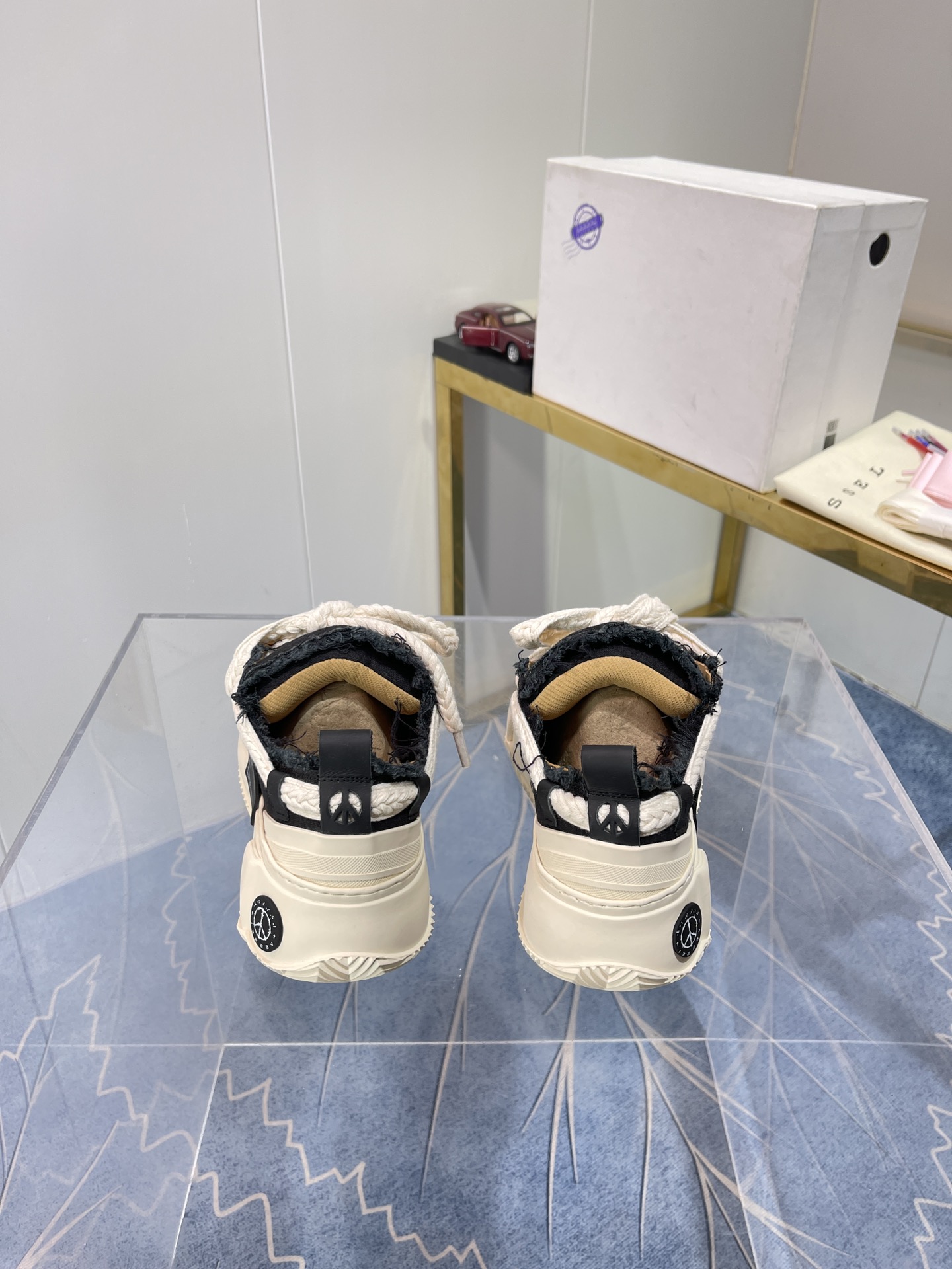 Autumn 2022 Xvesel-SmileRepublic Collaboration: Iconic Shoes with Visual Impact - 图片 8
