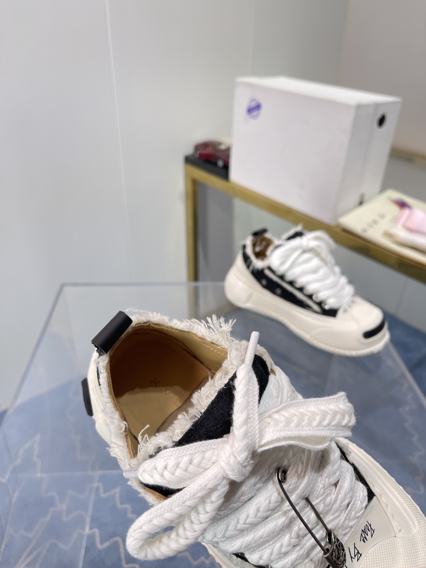 Xvesel-SmileRepublic: Classic P673 Pearl Shoes for Autumn 2022 Collaboration - 图片 5
