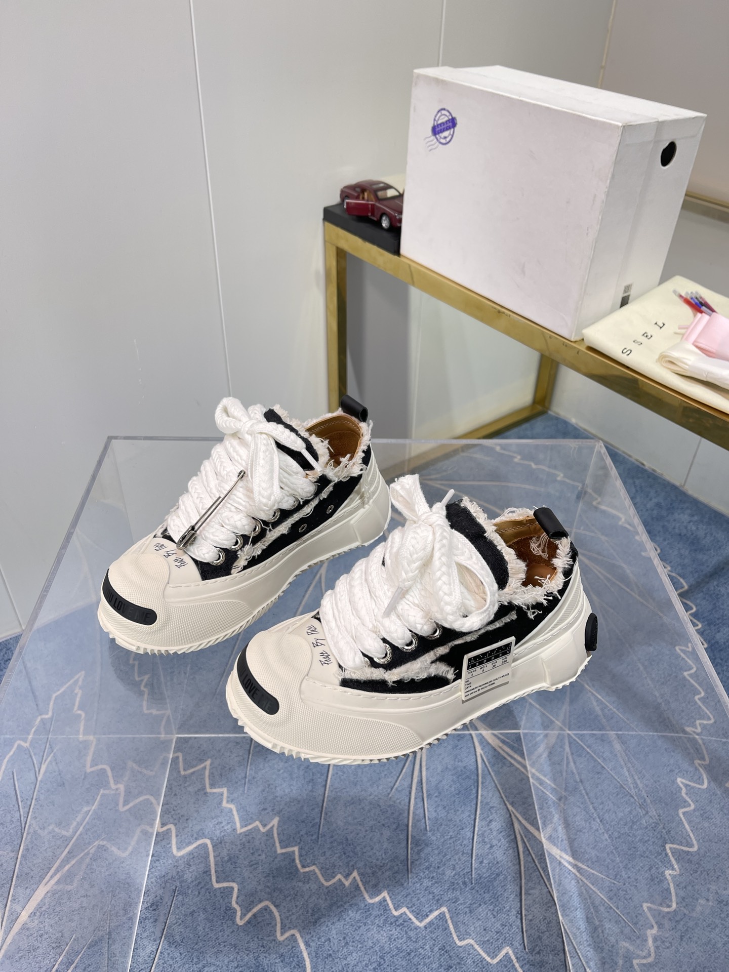 Xvesel-SmileRepublic: Classic P673 Pearl Shoes for Autumn 2022 Collaboration - 图片 1