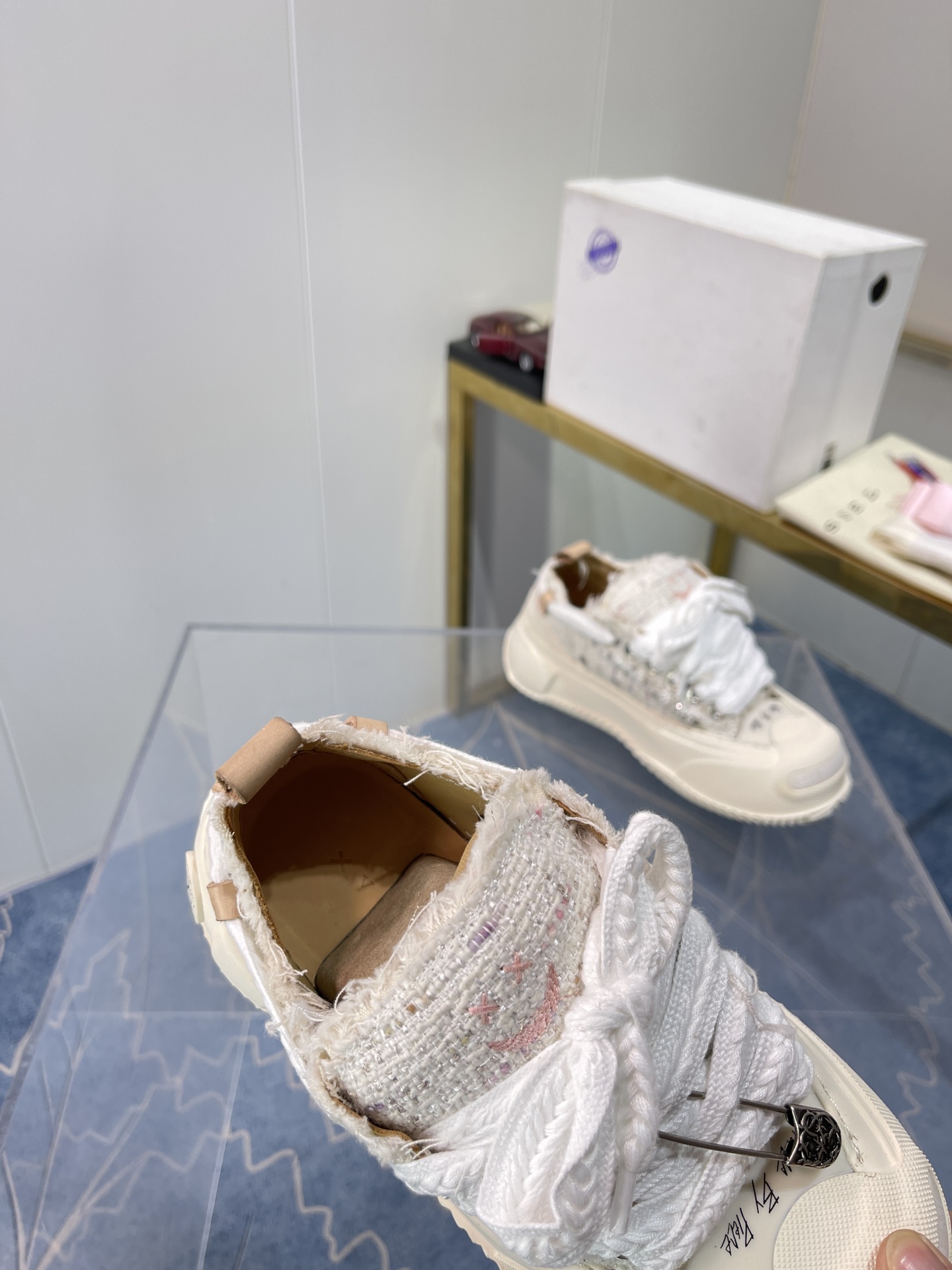 “Classic P673 Pearls: One-Size-Fits-All Autumn 2022 Shoes Collaboration” - 图片 5
