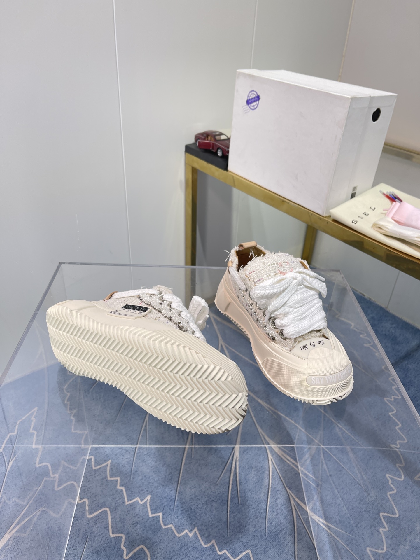“Classic P673 Pearls: One-Size-Fits-All Autumn 2022 Shoes Collaboration” - 图片 7