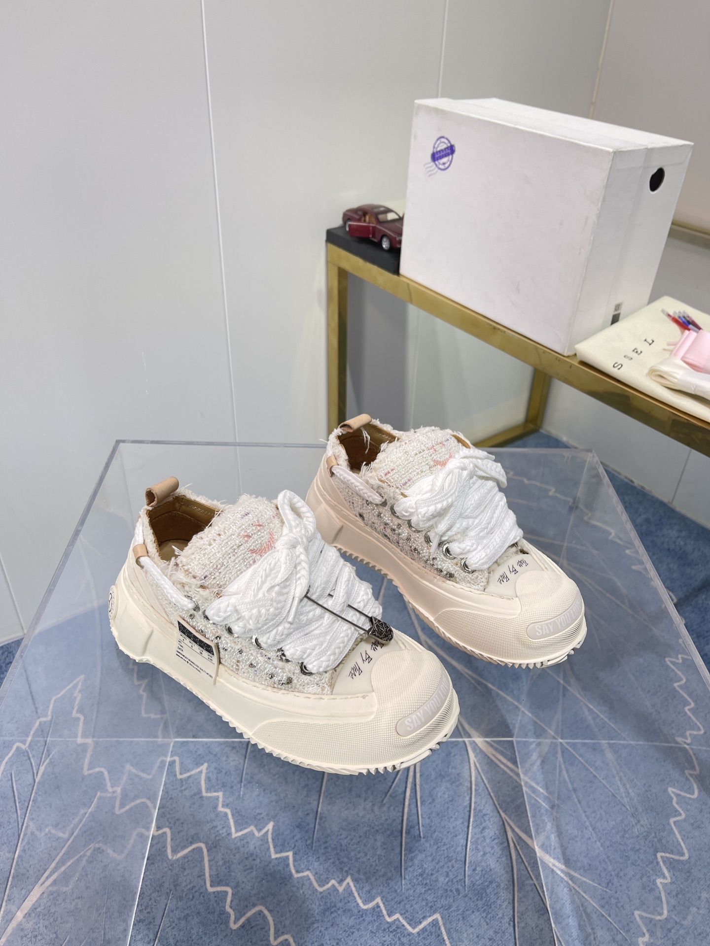 “Classic P673 Pearls: One-Size-Fits-All Autumn 2022 Shoes Collaboration” - 图片 2