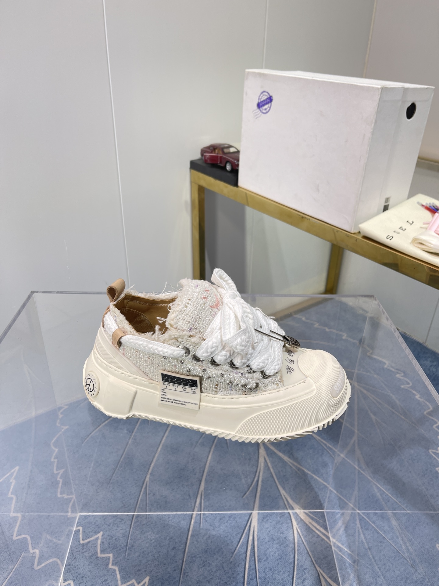 “Classic P673 Pearls: One-Size-Fits-All Autumn 2022 Shoes Collaboration” - 图片 9