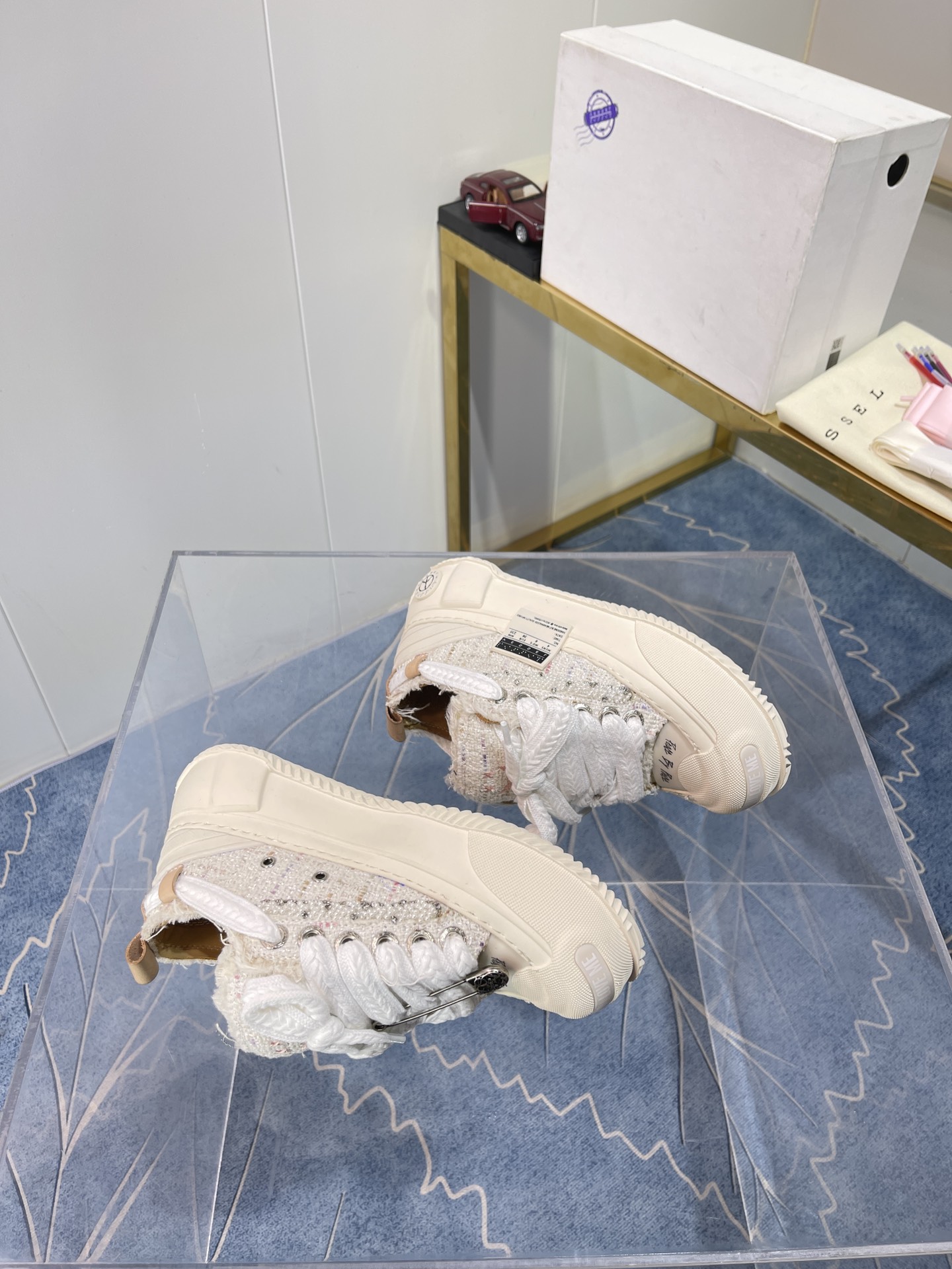“Classic P673 Pearls: One-Size-Fits-All Autumn 2022 Shoes Collaboration” - 图片 3