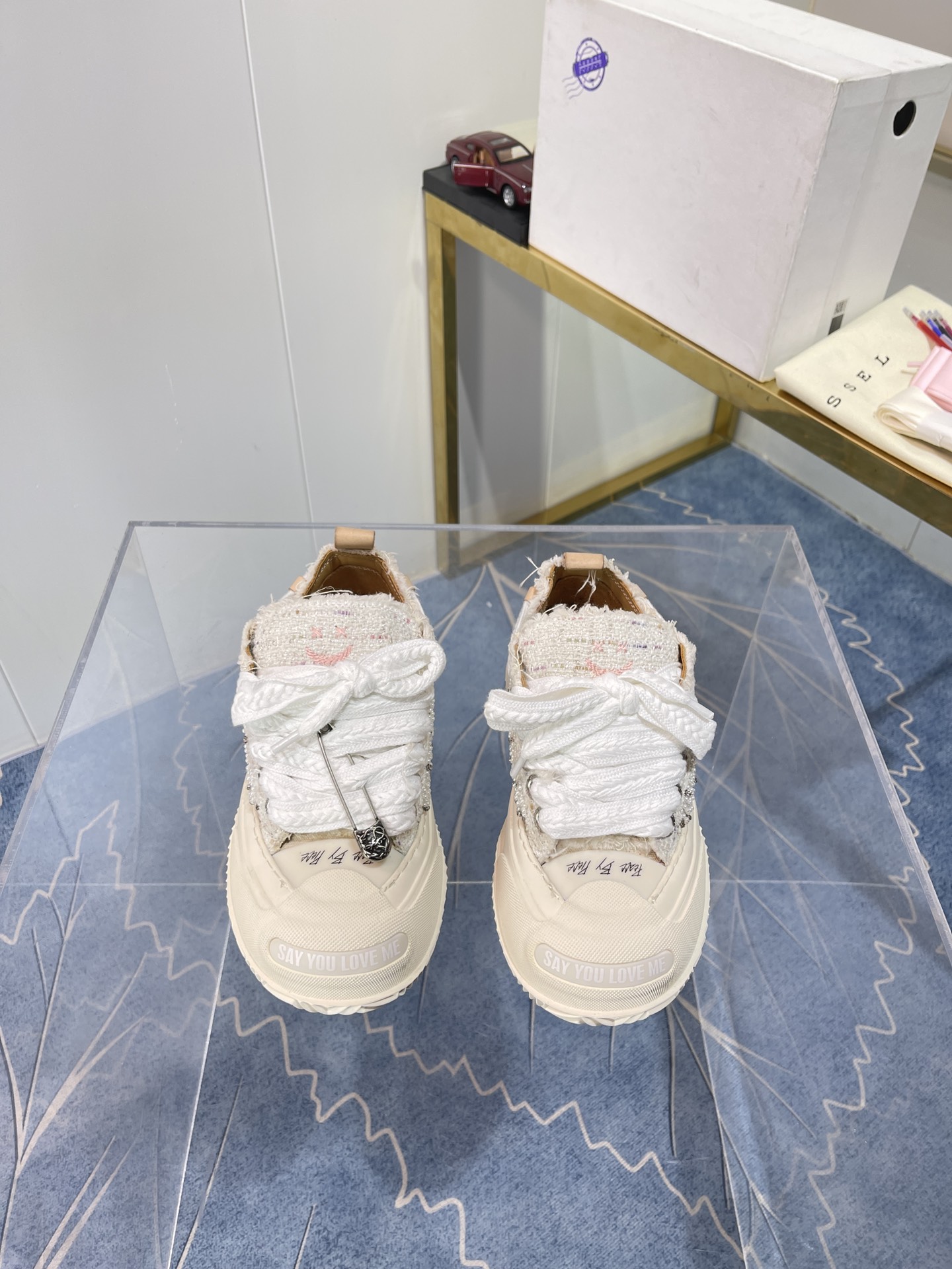 “Classic P673 Pearls: One-Size-Fits-All Autumn 2022 Shoes Collaboration” - 图片 4