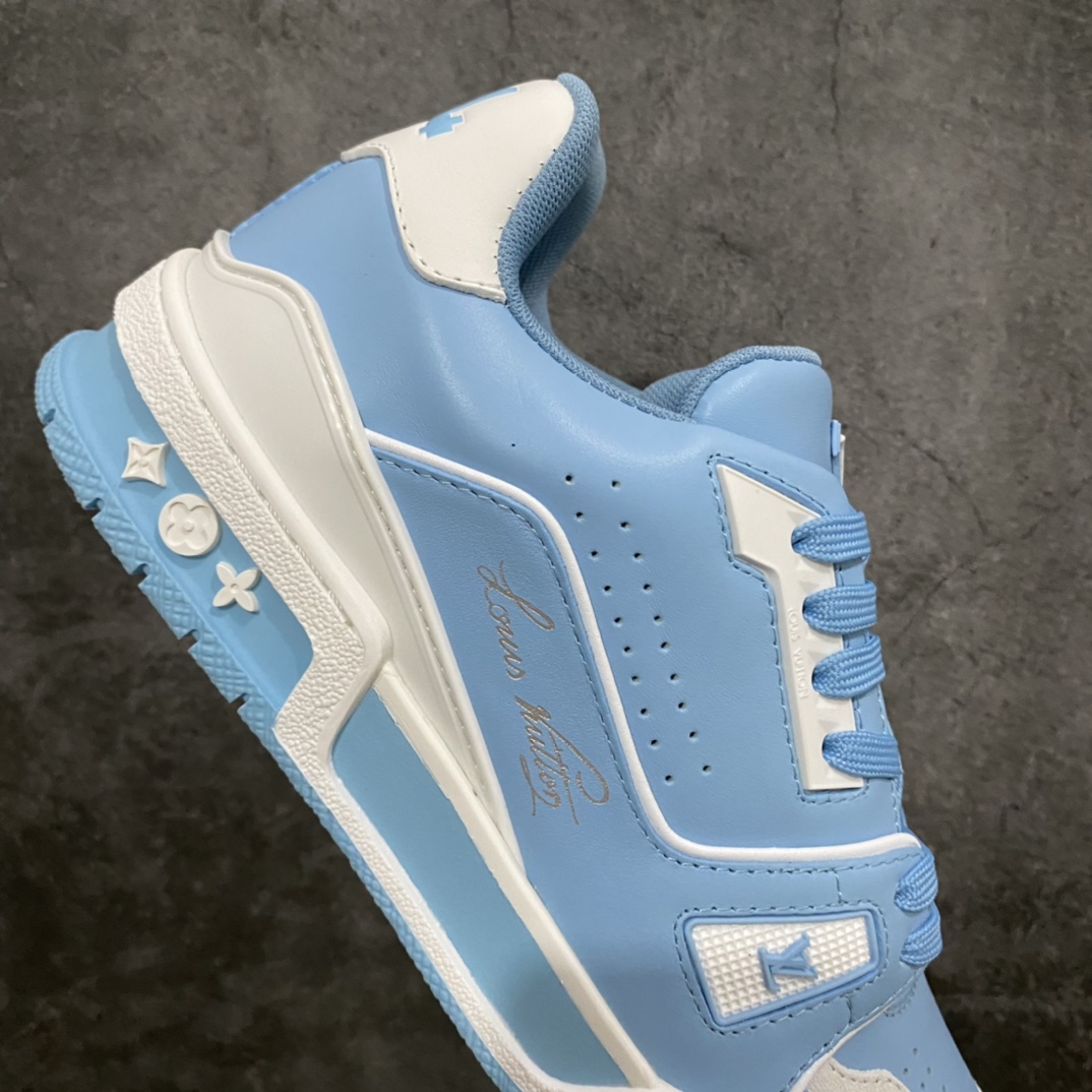 图片[6]-莞产最强版 LV Trainer白蓝 广州顶级版本 细节实拍如下所见即所得 非莆田档口货 可随意对比细节鞋型 无需过多文案描述 所有细节均可对标正品 原厂鞋舌尺码标 正确烫金字体 鞋舌厚度柔软度同步正品 原厂织麦标 一针一线纹路均同步正品 原厂刺绣立体饱满同步正品 原厂烫金手写logo 立体饱满有光泽 鞋头原厂皮料细腻柔软 原厂魔术贴 纹路清晰 原厂数据 字体粗细 大小光泽度同步正品 原厂空胶工艺 并非开胶同步正品 原厂中底布 logo清晰 原厂工艺爆裂效果 自然不刻意 一个后跟足矣秒杀所有 尺码：38-45-选品中心