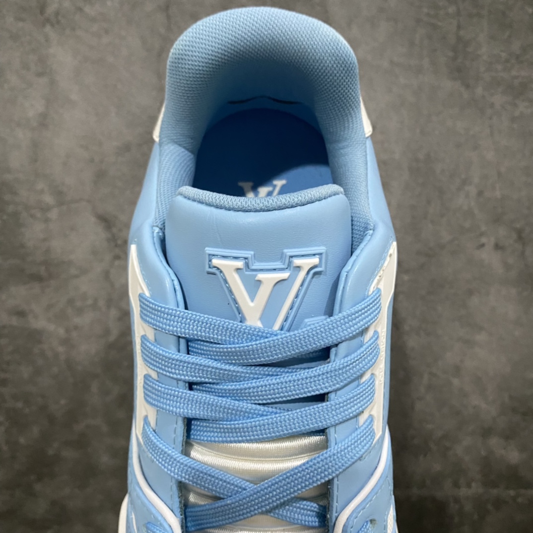 图片[7]-莞产最强版 LV Trainer白蓝 广州顶级版本 细节实拍如下所见即所得 非莆田档口货 可随意对比细节鞋型 无需过多文案描述 所有细节均可对标正品 原厂鞋舌尺码标 正确烫金字体 鞋舌厚度柔软度同步正品 原厂织麦标 一针一线纹路均同步正品 原厂刺绣立体饱满同步正品 原厂烫金手写logo 立体饱满有光泽 鞋头原厂皮料细腻柔软 原厂魔术贴 纹路清晰 原厂数据 字体粗细 大小光泽度同步正品 原厂空胶工艺 并非开胶同步正品 原厂中底布 logo清晰 原厂工艺爆裂效果 自然不刻意 一个后跟足矣秒杀所有 尺码：38-45-选品中心