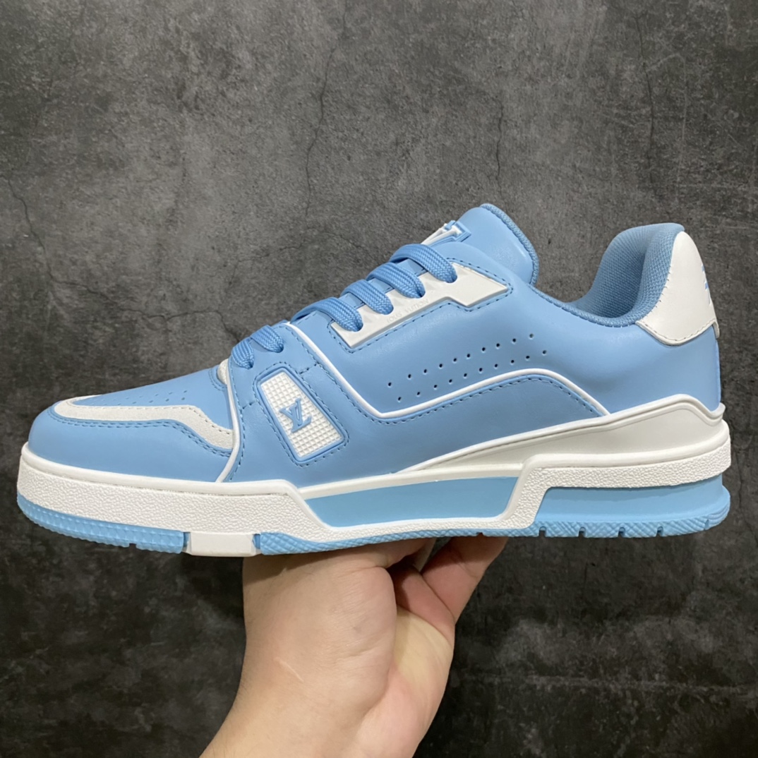 图片[2]-莞产最强版 LV Trainer白蓝 广州顶级版本 细节实拍如下所见即所得 非莆田档口货 可随意对比细节鞋型 无需过多文案描述 所有细节均可对标正品 原厂鞋舌尺码标 正确烫金字体 鞋舌厚度柔软度同步正品 原厂织麦标 一针一线纹路均同步正品 原厂刺绣立体饱满同步正品 原厂烫金手写logo 立体饱满有光泽 鞋头原厂皮料细腻柔软 原厂魔术贴 纹路清晰 原厂数据 字体粗细 大小光泽度同步正品 原厂空胶工艺 并非开胶同步正品 原厂中底布 logo清晰 原厂工艺爆裂效果 自然不刻意 一个后跟足矣秒杀所有 尺码：38-45-选品中心