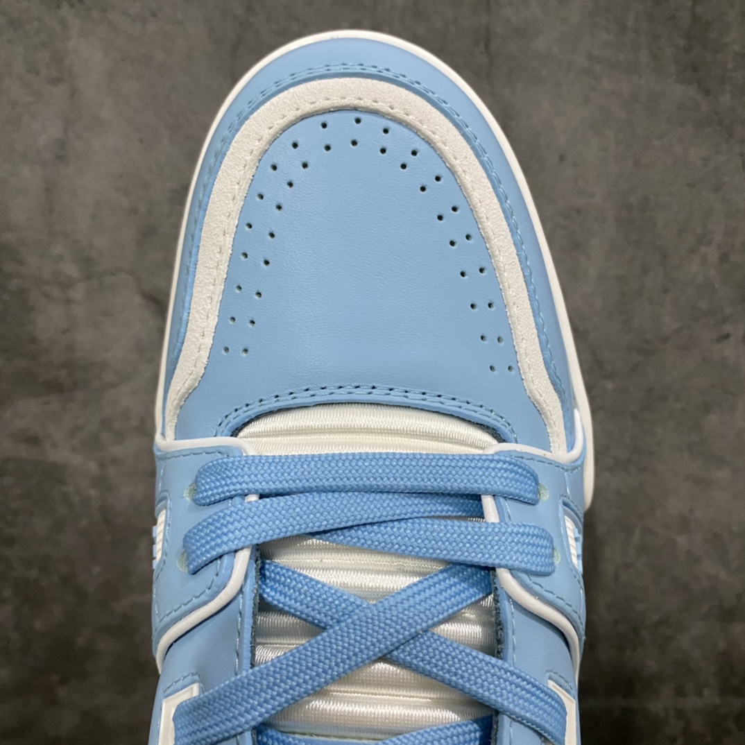 图片[5]-莞产最强版 LV Trainer白蓝 广州顶级版本 细节实拍如下所见即所得 非莆田档口货 可随意对比细节鞋型 无需过多文案描述 所有细节均可对标正品 原厂鞋舌尺码标 正确烫金字体 鞋舌厚度柔软度同步正品 原厂织麦标 一针一线纹路均同步正品 原厂刺绣立体饱满同步正品 原厂烫金手写logo 立体饱满有光泽 鞋头原厂皮料细腻柔软 原厂魔术贴 纹路清晰 原厂数据 字体粗细 大小光泽度同步正品 原厂空胶工艺 并非开胶同步正品 原厂中底布 logo清晰 原厂工艺爆裂效果 自然不刻意 一个后跟足矣秒杀所有 尺码：38-45-选品中心