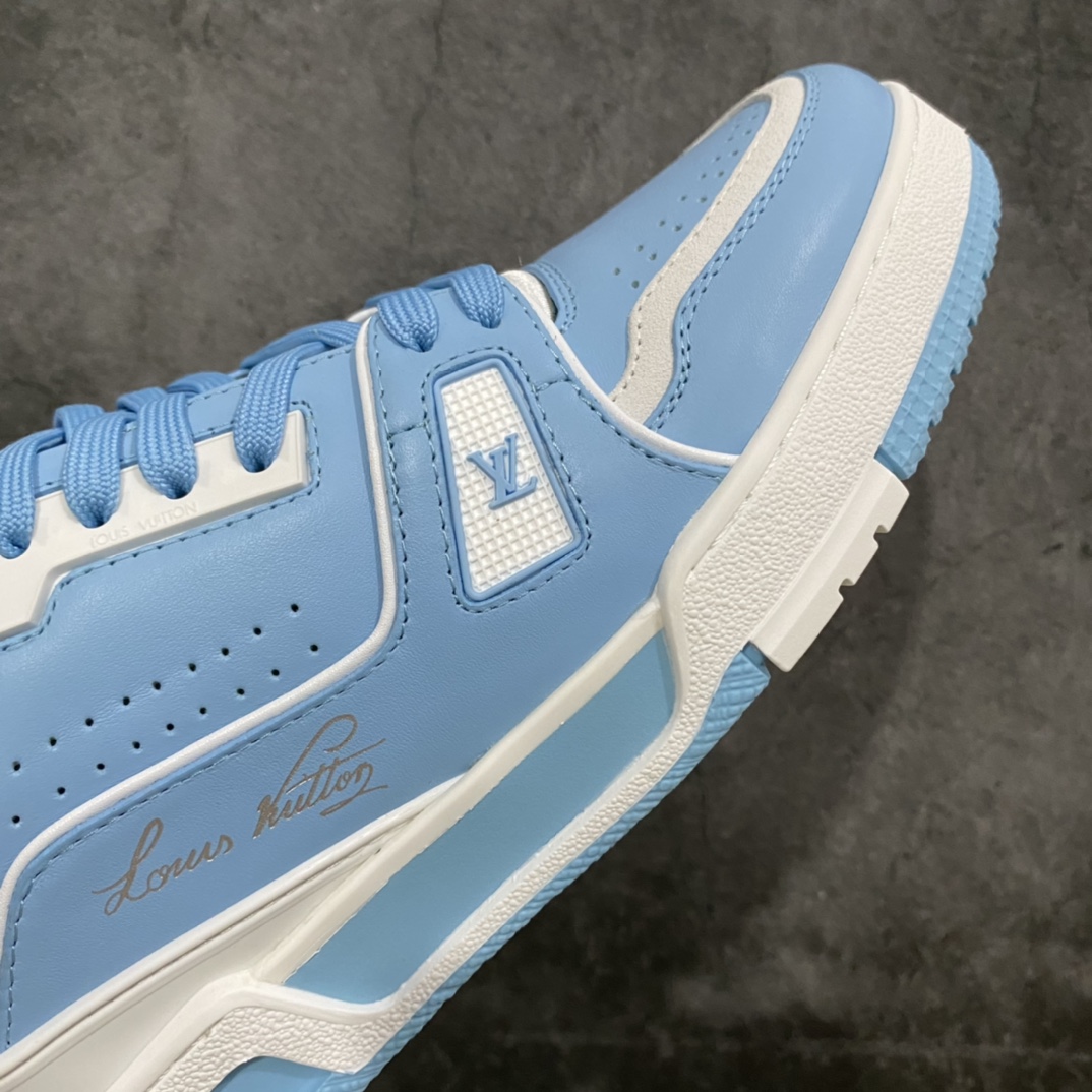 图片[8]-莞产最强版 LV Trainer白蓝 广州顶级版本 细节实拍如下所见即所得 非莆田档口货 可随意对比细节鞋型 无需过多文案描述 所有细节均可对标正品 原厂鞋舌尺码标 正确烫金字体 鞋舌厚度柔软度同步正品 原厂织麦标 一针一线纹路均同步正品 原厂刺绣立体饱满同步正品 原厂烫金手写logo 立体饱满有光泽 鞋头原厂皮料细腻柔软 原厂魔术贴 纹路清晰 原厂数据 字体粗细 大小光泽度同步正品 原厂空胶工艺 并非开胶同步正品 原厂中底布 logo清晰 原厂工艺爆裂效果 自然不刻意 一个后跟足矣秒杀所有 尺码：38-45-选品中心