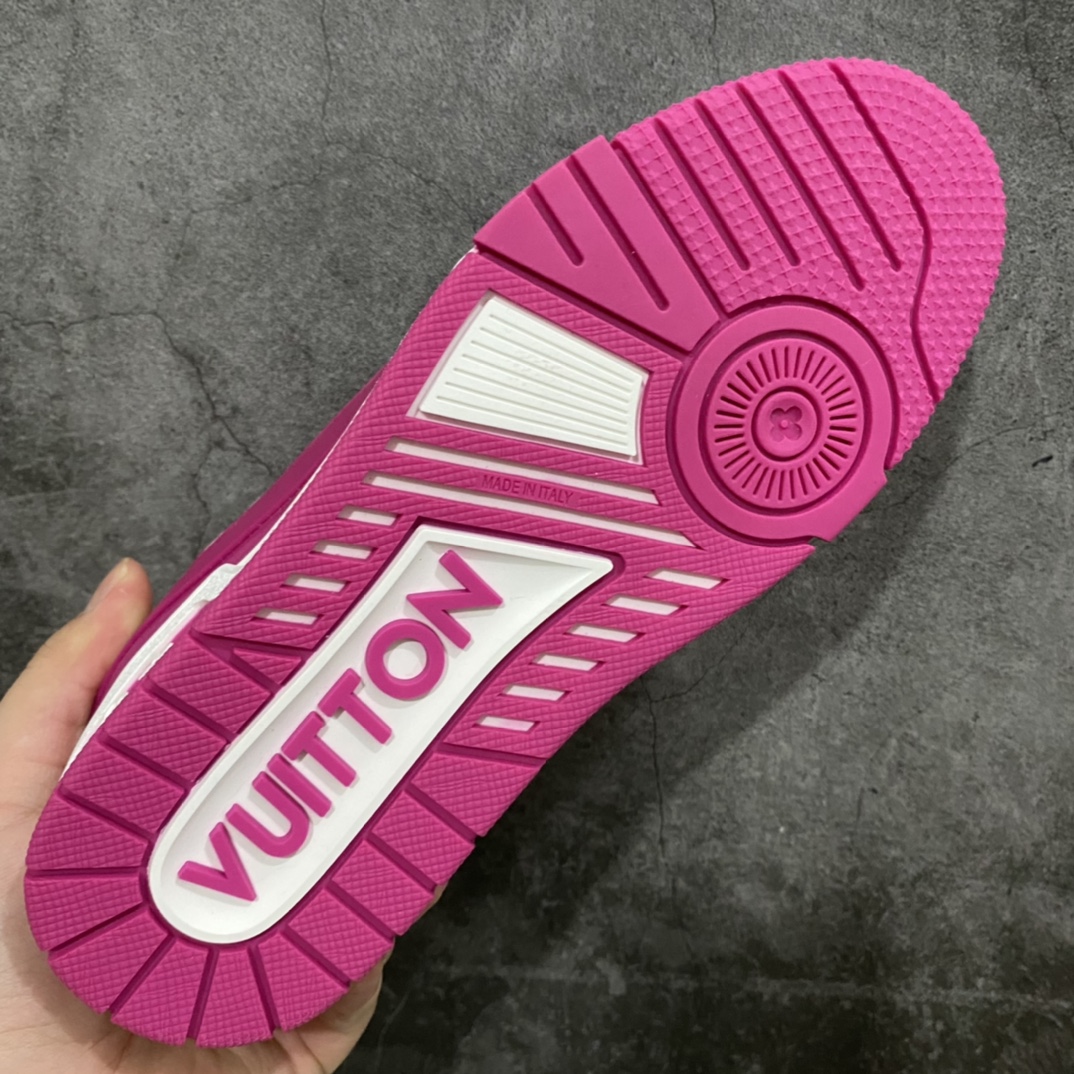 图片[9]-莞产最强版 LV Trainer白红 广州顶级版本 细节实拍如下所见即所得 非莆田档口货 可随意对比细节鞋型 无需过多文案描述 所有细节均可对标正品 原厂鞋舌尺码标 正确烫金字体 鞋舌厚度柔软度同步正品 原厂织麦标 一针一线纹路均同步正品 原厂刺绣立体饱满同步正品 原厂烫金手写logo 立体饱满有光泽 鞋头原厂皮料细腻柔软 原厂魔术贴 纹路清晰 原厂数据 字体粗细 大小光泽度同步正品 原厂空胶工艺 并非开胶同步正品 原厂中底布 logo清晰 原厂工艺爆裂效果 自然不刻意 一个后跟足矣秒杀所有 尺码：36-45-选品中心