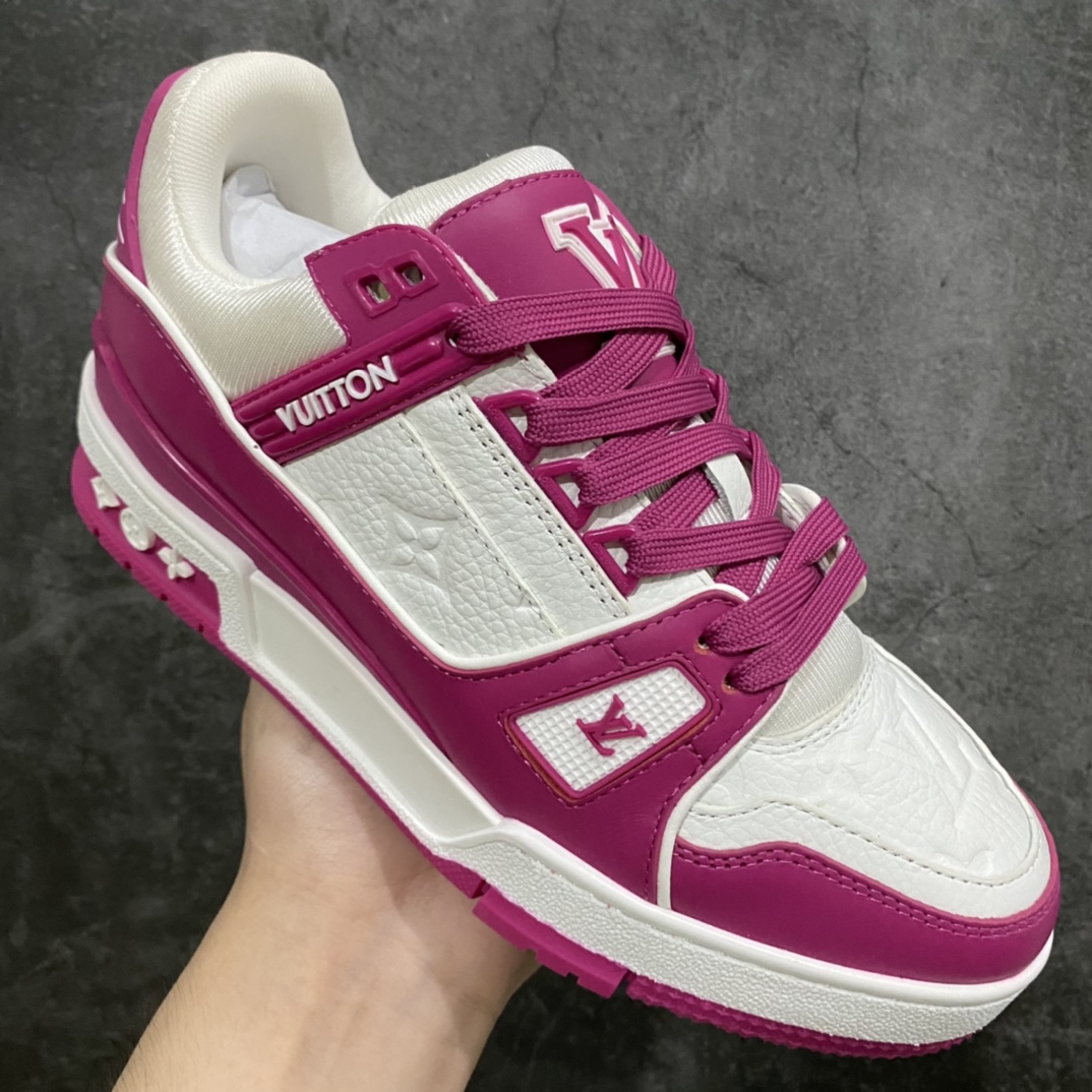 图片[3]-莞产最强版 LV Trainer白红 广州顶级版本 细节实拍如下所见即所得 非莆田档口货 可随意对比细节鞋型 无需过多文案描述 所有细节均可对标正品 原厂鞋舌尺码标 正确烫金字体 鞋舌厚度柔软度同步正品 原厂织麦标 一针一线纹路均同步正品 原厂刺绣立体饱满同步正品 原厂烫金手写logo 立体饱满有光泽 鞋头原厂皮料细腻柔软 原厂魔术贴 纹路清晰 原厂数据 字体粗细 大小光泽度同步正品 原厂空胶工艺 并非开胶同步正品 原厂中底布 logo清晰 原厂工艺爆裂效果 自然不刻意 一个后跟足矣秒杀所有 尺码：36-45-选品中心