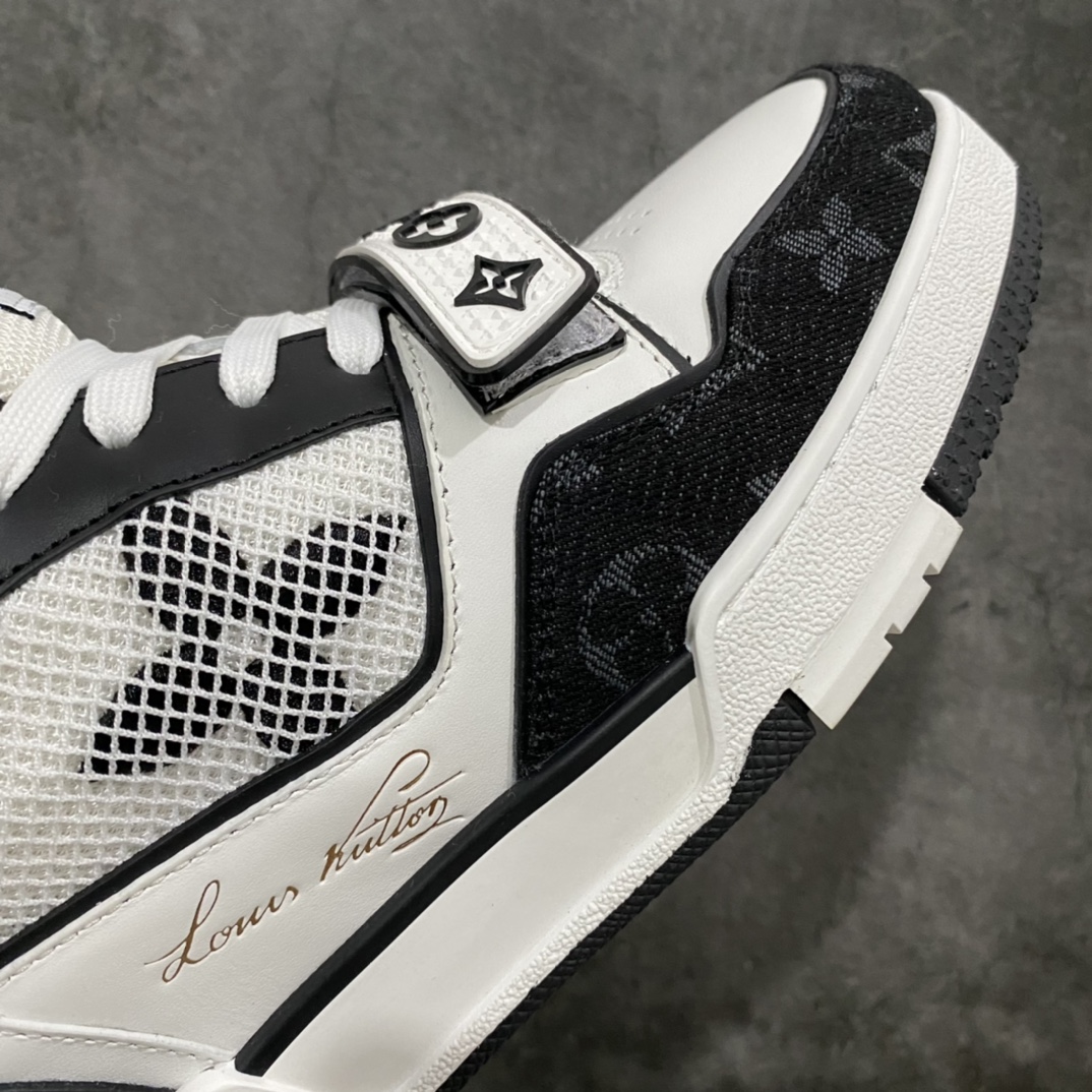 图片[6]-莞产顶级LV Trainer路易威登2022最新款 代购级别 牛仔魔术贴运动鞋 白黑牛仔 原厂同质感小牛皮，原厂牛仔布 老花图案对点对点对位 匠心缝纫成就繁复结构，原底开模 注胶外底TPU 多层组合大底 鞋舌和侧面饰有 LV 字母，侧面饰有 Vuitton 标识，外底饰有 Monogram 花卉，均为1：1定制 尺码：女35-40（40定做不退不换） 男39-45 (45定做不退不换）-选品中心