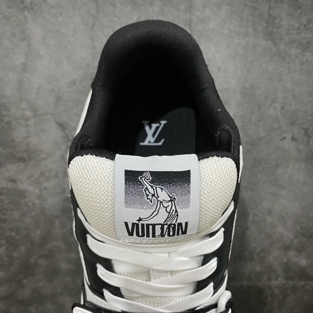 图片[8]-莞产顶级LV Trainer路易威登2022最新款 代购级别 牛仔魔术贴运动鞋 白黑牛仔 原厂同质感小牛皮，原厂牛仔布 老花图案对点对点对位 匠心缝纫成就繁复结构，原底开模 注胶外底TPU 多层组合大底 鞋舌和侧面饰有 LV 字母，侧面饰有 Vuitton 标识，外底饰有 Monogram 花卉，均为1：1定制 尺码：女35-40（40定做不退不换） 男39-45 (45定做不退不换）-选品中心