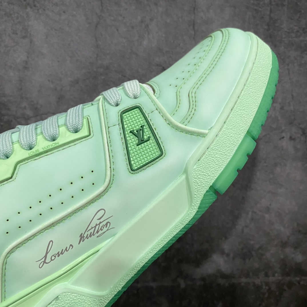 图片[6]-莞产最强版 LV Trainer 白蓝做旧 广州顶级版本 细节实拍如下所见即所得 非莆田档口货 可随意对比细节鞋型 无需过多文案描述 所有细节均可对标正品 原厂鞋舌尺码标 正确烫金字体 鞋舌厚度柔软度同步正品 原厂织麦标 一针一线纹路均同步正品 原厂刺绣立体饱满同步正品 原厂烫金手写logo 立体饱满有光泽 鞋头原厂皮料细腻柔软 原厂数据 字体粗细 大小光泽度同步正品 原厂空胶工艺 并非开胶同步正品 原厂中底布 logo清晰 一个后跟足矣秒杀所有 尺码：36-45-选品中心