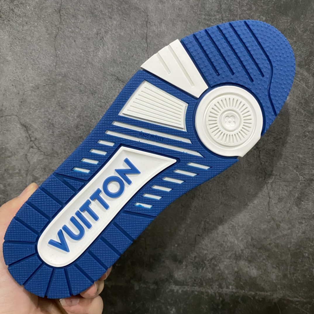 图片[9]-莞产最强版 LV Trainer 白蓝牛仔 广州顶级版本 细节实拍如下所见即所得 非莆田档口货 可随意对比细节鞋型 无需过多文案描述 所有细节均可对标正品 原厂鞋舌尺码标 正确烫金字体 鞋舌厚度柔软度同步正品 原厂织麦标 一针一线纹路均同步正品 原厂刺绣立体饱满同步正品 原厂烫金手写logo 立体饱满有光泽 鞋头原厂皮料细腻柔软 原厂数据 字体粗细 大小光泽度同步正品 原厂空胶工艺 并非开胶同步正品 原厂中底布 logo清晰 一个后跟足矣秒杀所有 尺码：36-45-选品中心