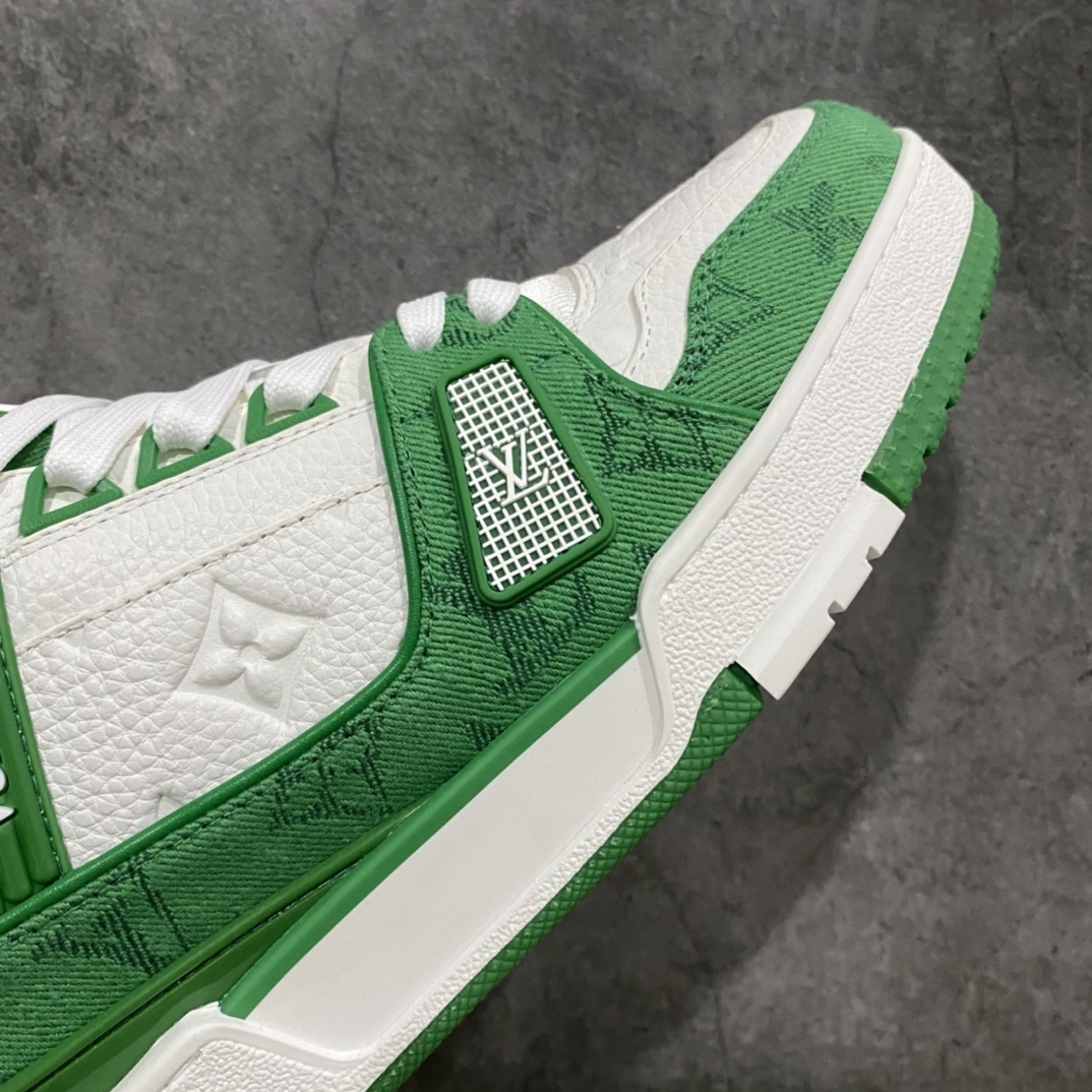 图片[6]-莞产最强版 LV Trainer 白绿牛仔 广州顶级版本 细节实拍如下所见即所得 非莆田档口货 可随意对比细节鞋型 无需过多文案描述 所有细节均可对标正品 原厂鞋舌尺码标 正确烫金字体 鞋舌厚度柔软度同步正品 原厂织麦标 一针一线纹路均同步正品 原厂刺绣立体饱满同步正品 原厂烫金手写logo 立体饱满有光泽 鞋头原厂皮料细腻柔软 原厂数据 字体粗细 大小光泽度同步正品 原厂空胶工艺 并非开胶同步正品 原厂中底布 logo清晰 一个后跟足矣秒杀所有 尺码：36-45-选品中心