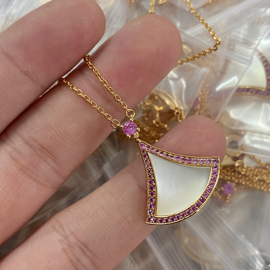 Bvlgari Jewelry Necklaces & Pendants Pink