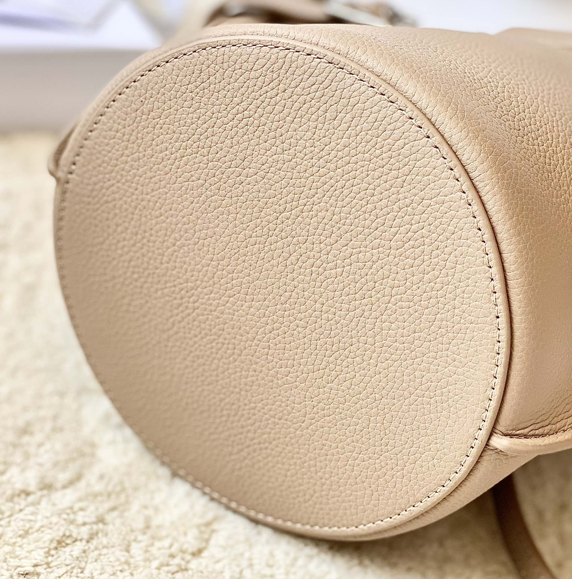 CELINE赛琳进口原版荔枝纹牛皮水桶包189750