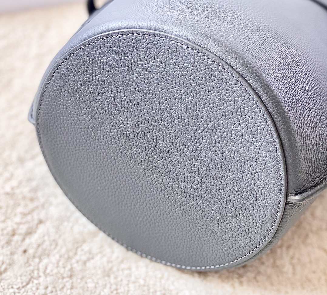 CELINE赛琳进口原版荔枝纹牛皮水桶包189750