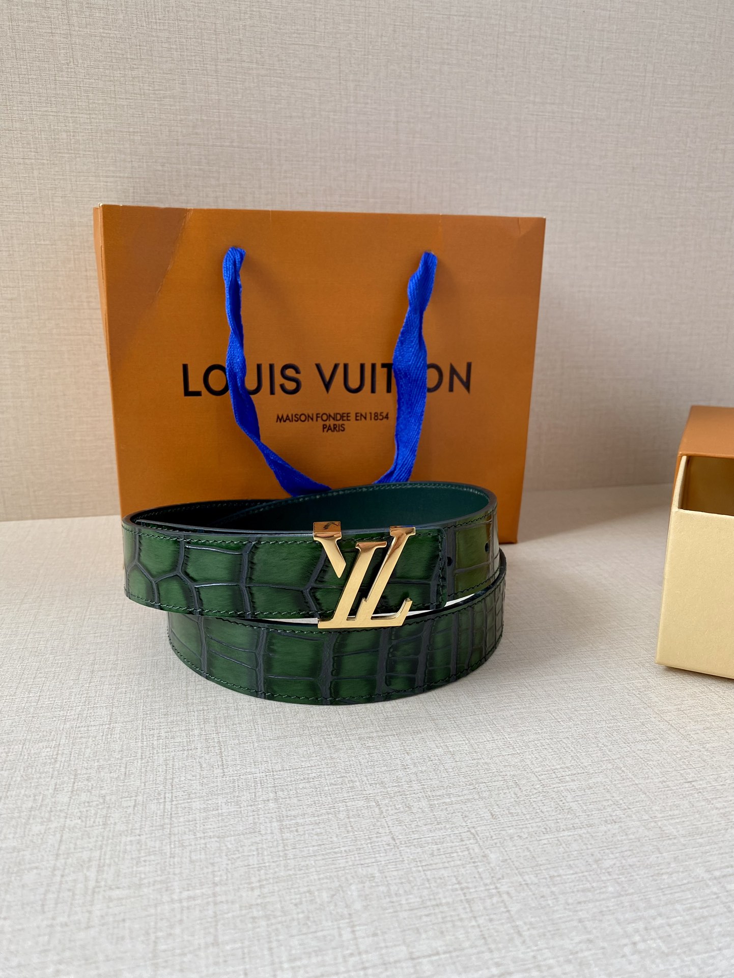 配全套包装礼盒LV本款腰带以进口头层