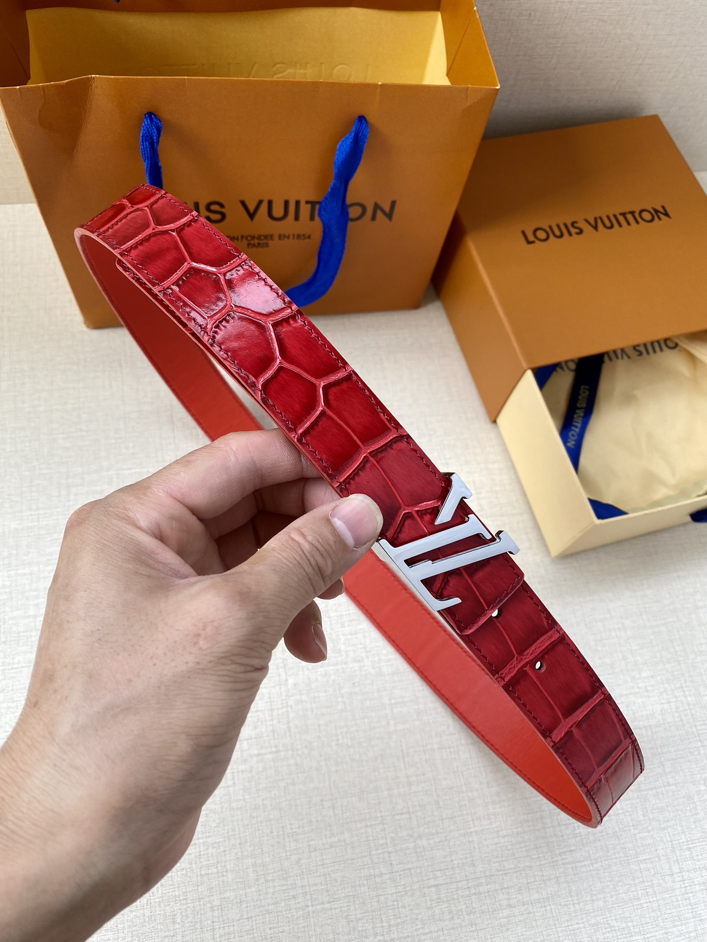 配全套包装礼盒LV本款腰带以进口头层