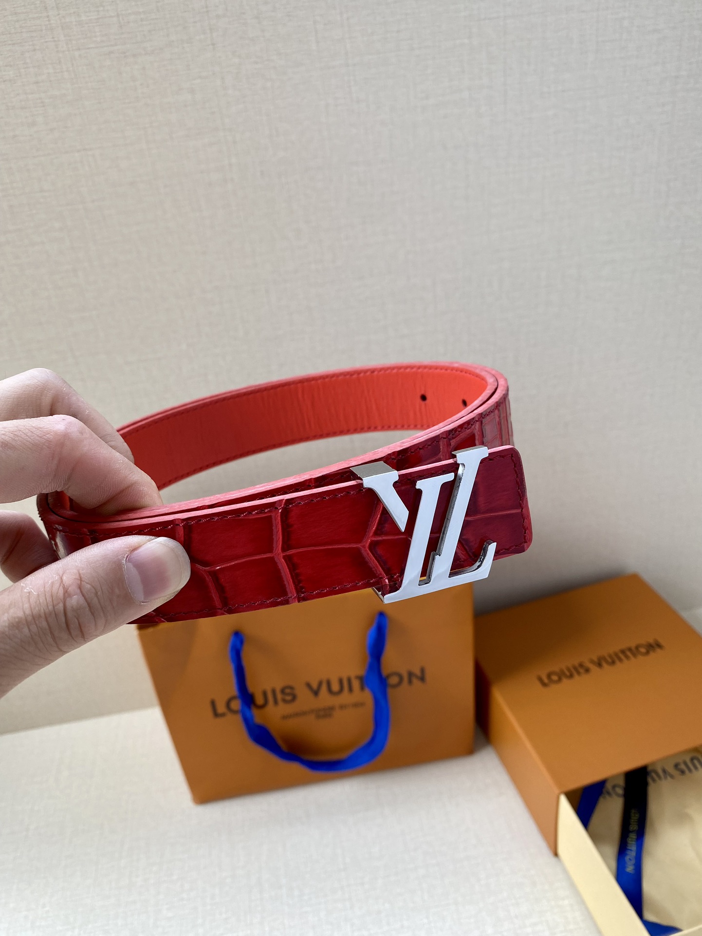 配全套包装礼盒LV本款腰带以进口头层