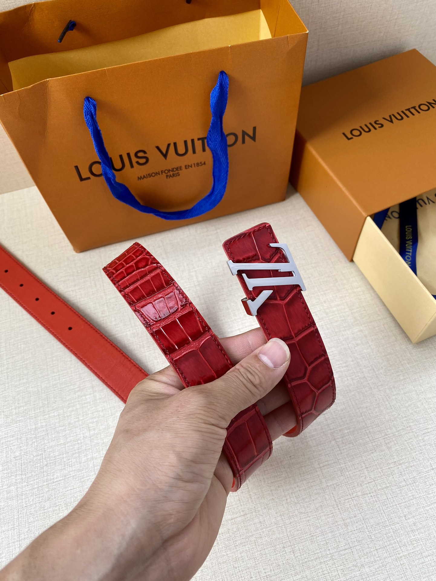 配全套包装礼盒LV本款腰带以进口头层