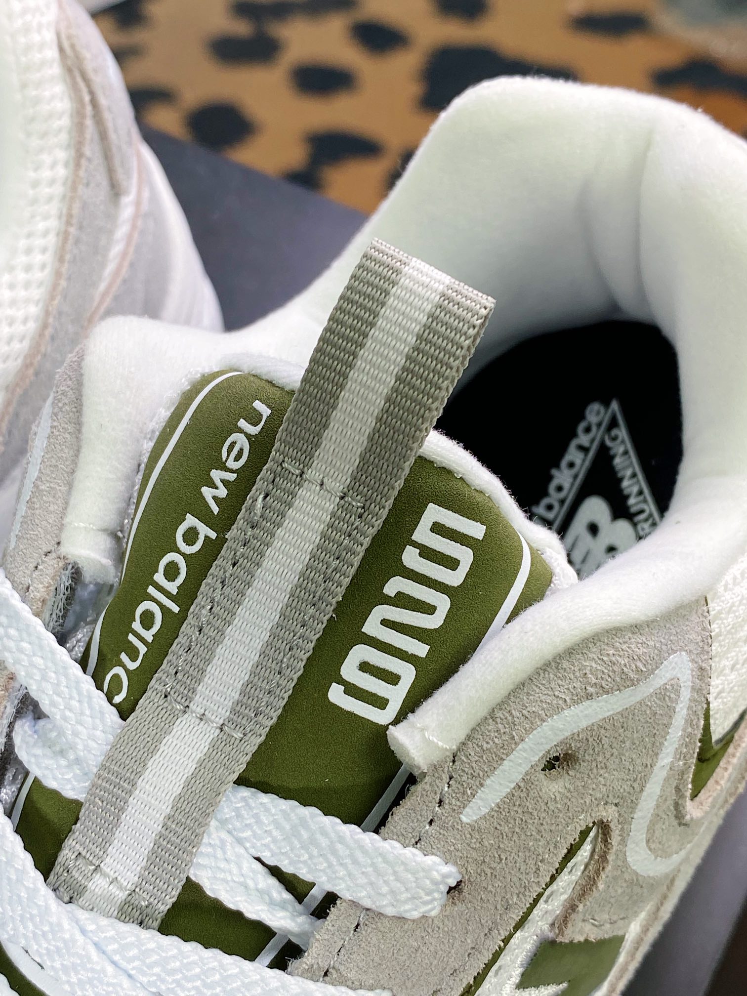 M529 series low-top retro daddy casual sports jogging shoes ”light gray and white olive green” M529CR