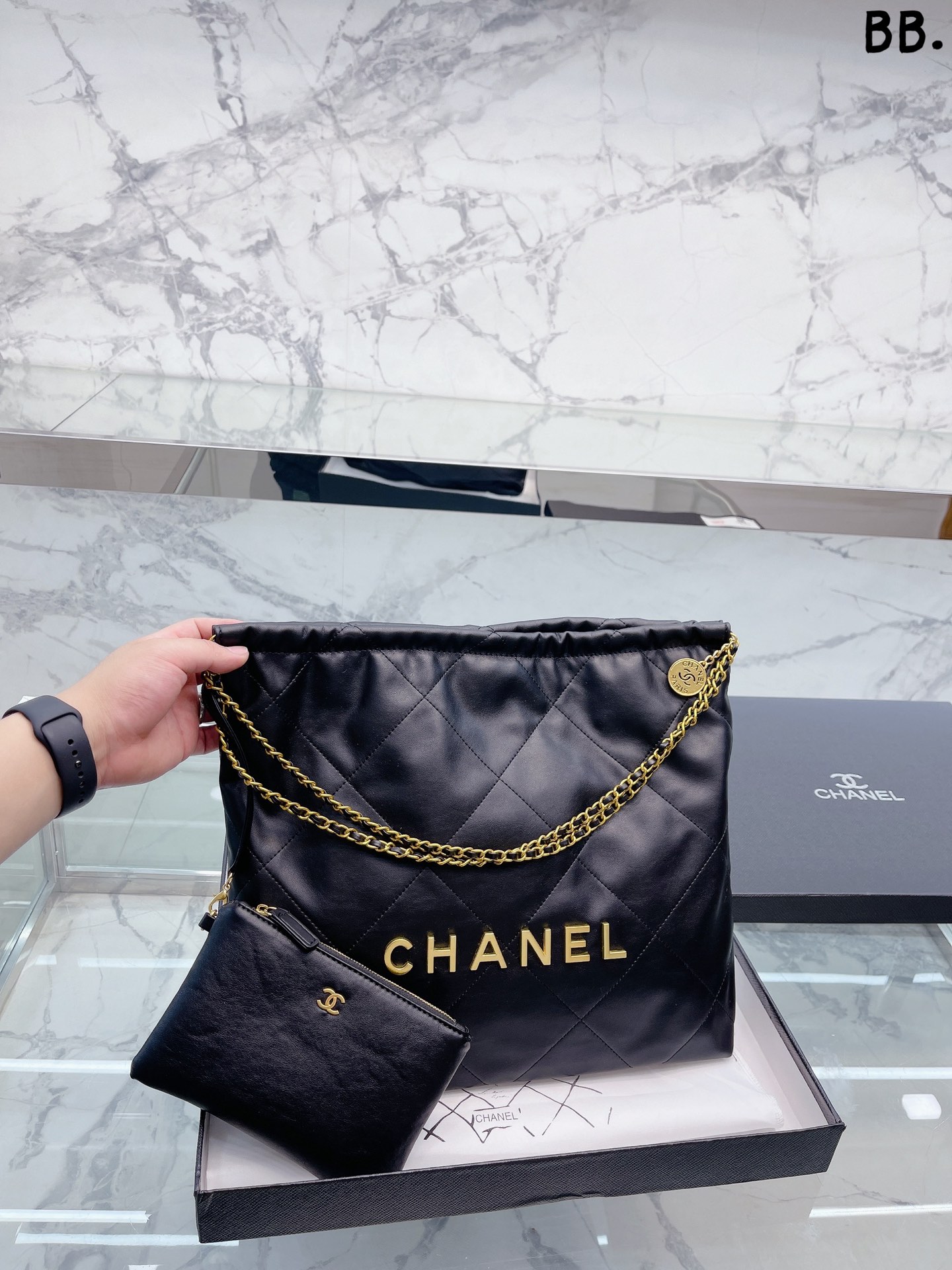 J5 香奈儿/Chanel 购物袋 手感超级好 原版五金 超级大牌 以华丽高贵的外形成为当下最炙手可热之作人手必备，明星热捧，精匠之作。尺寸：大号35 35cm