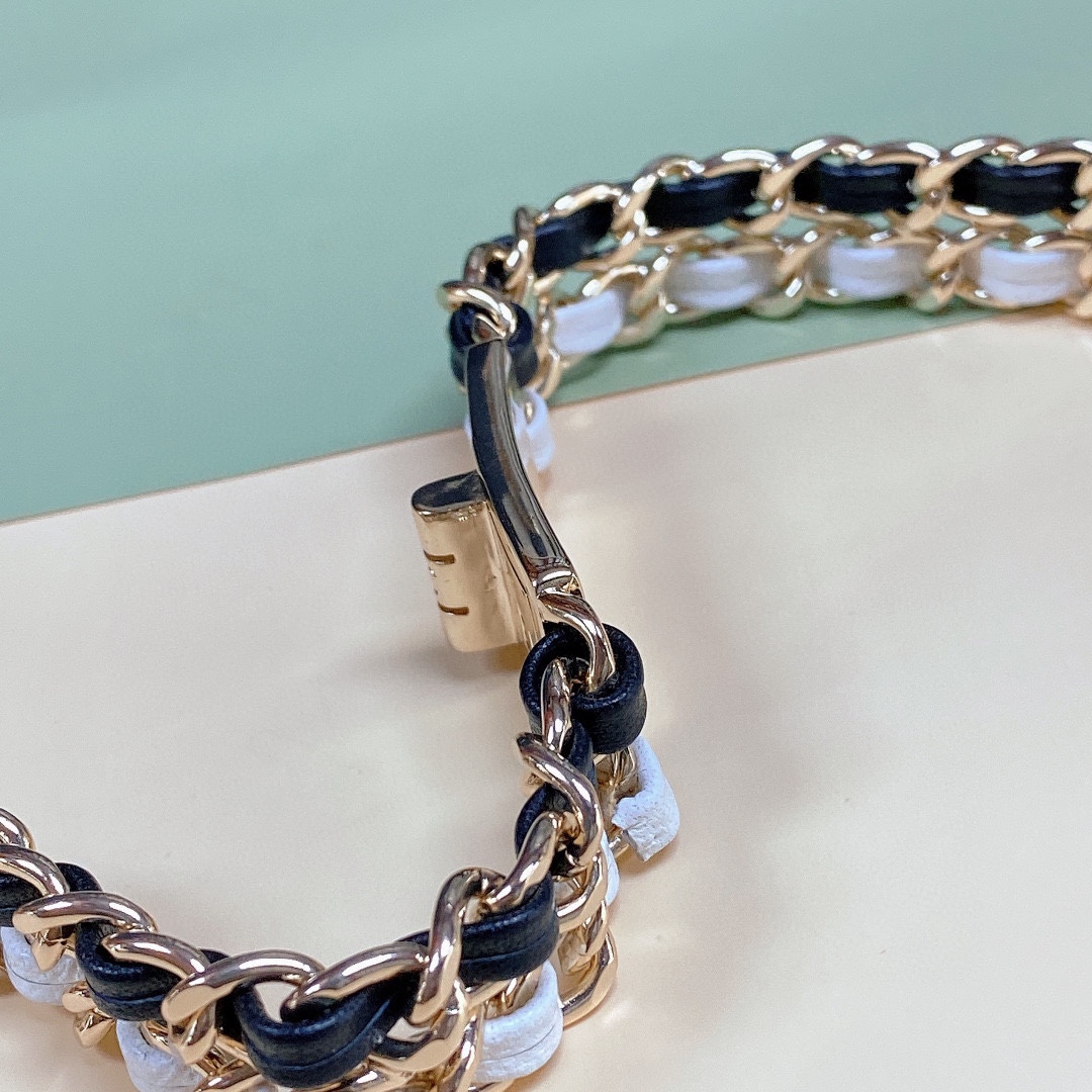 -chanel 金属 小羊皮与小牛皮 金色金属、黑与白  精致腰链  链长93cm
链身75. 尾链18