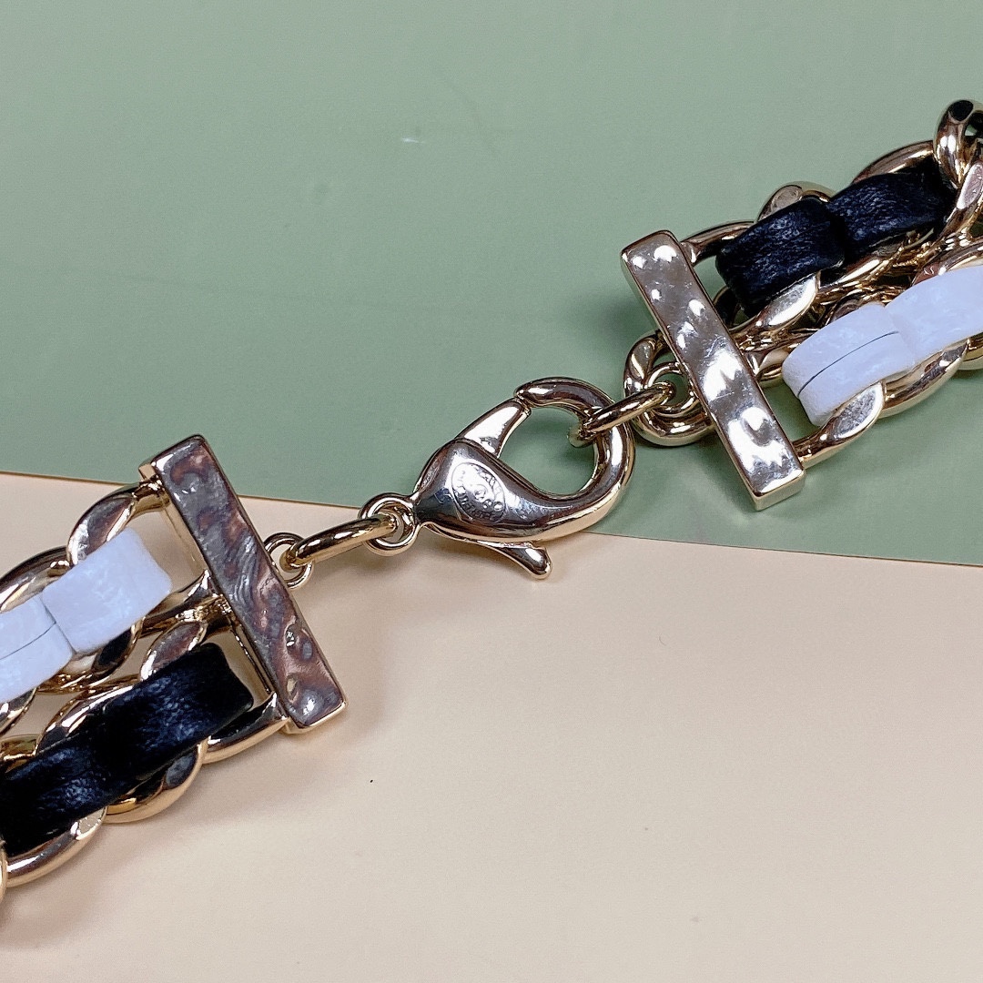 -chanel 金属 小羊皮与小牛皮 金色金属、黑与白  精致腰链  链长93cm
链身75. 尾链18