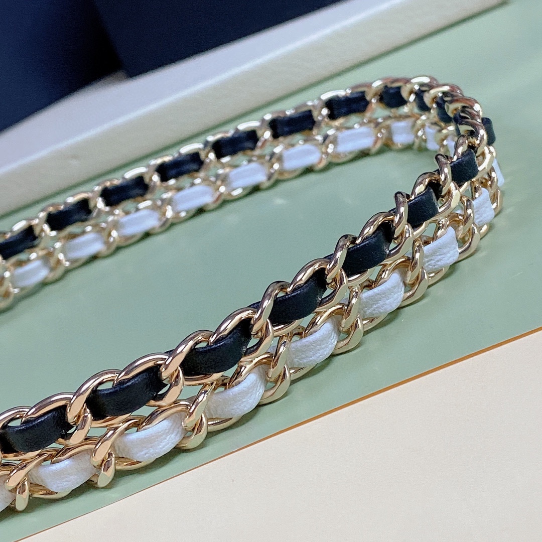-chanel 金属 小羊皮与小牛皮 金色金属、黑与白  精致腰链  链长93cm
链身75. 尾链18