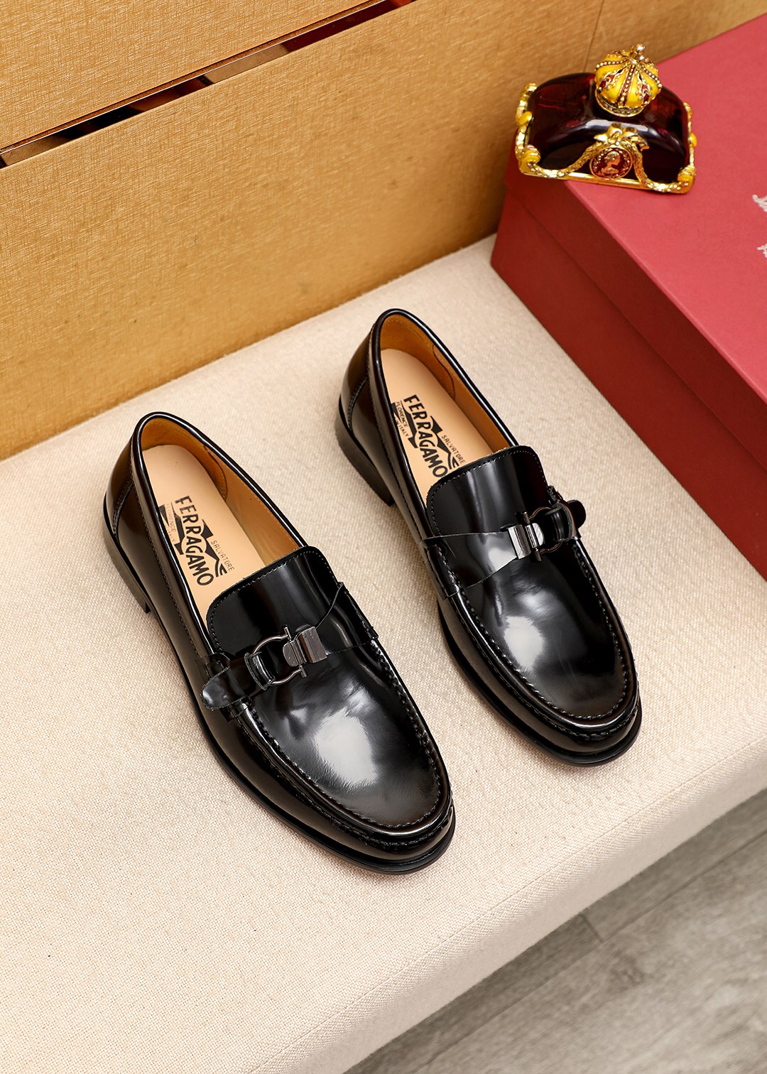 Product: Ferragamoo "Ferragamo" casual leather shoes in regular sizes 38-44 (customized at