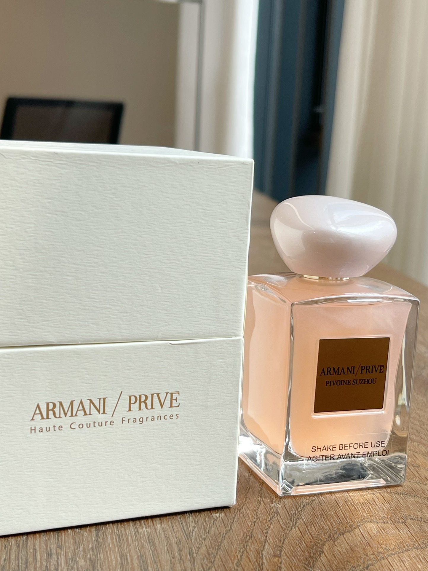 105💰原单品质
这款就很适合送礼🎁这款香味&rdquo;刚喷在皮肤上时是一种甜甜的果香，慢慢到勾人的花香，到最后若隐若现的木质香，好像是一个少女慢慢成长的过程～是一支得体的适合日常使用的好香！