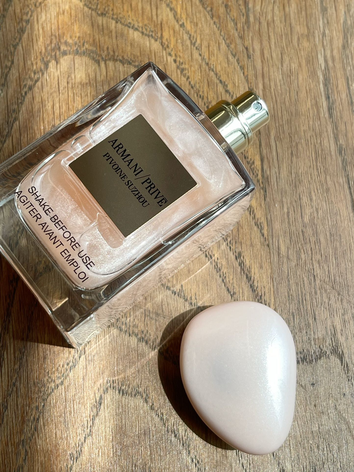 105💰原单品质
这款就很适合送礼🎁这款香味&rdquo;刚喷在皮肤上时是一种甜甜的果香，慢慢到勾人的花香，到最后若隐若现的木质香，好像是一个少女慢慢成长的过程～是一支得体的适合日常使用的好香！