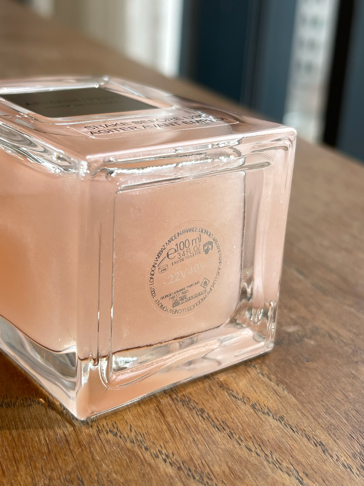 105💰原单品质
这款就很适合送礼🎁这款香味&rdquo;刚喷在皮肤上时是一种甜甜的果香，慢慢到勾人的花香，到最后若隐若现的木质香，好像是一个少女慢慢成长的过程～是一支得体的适合日常使用的好香！