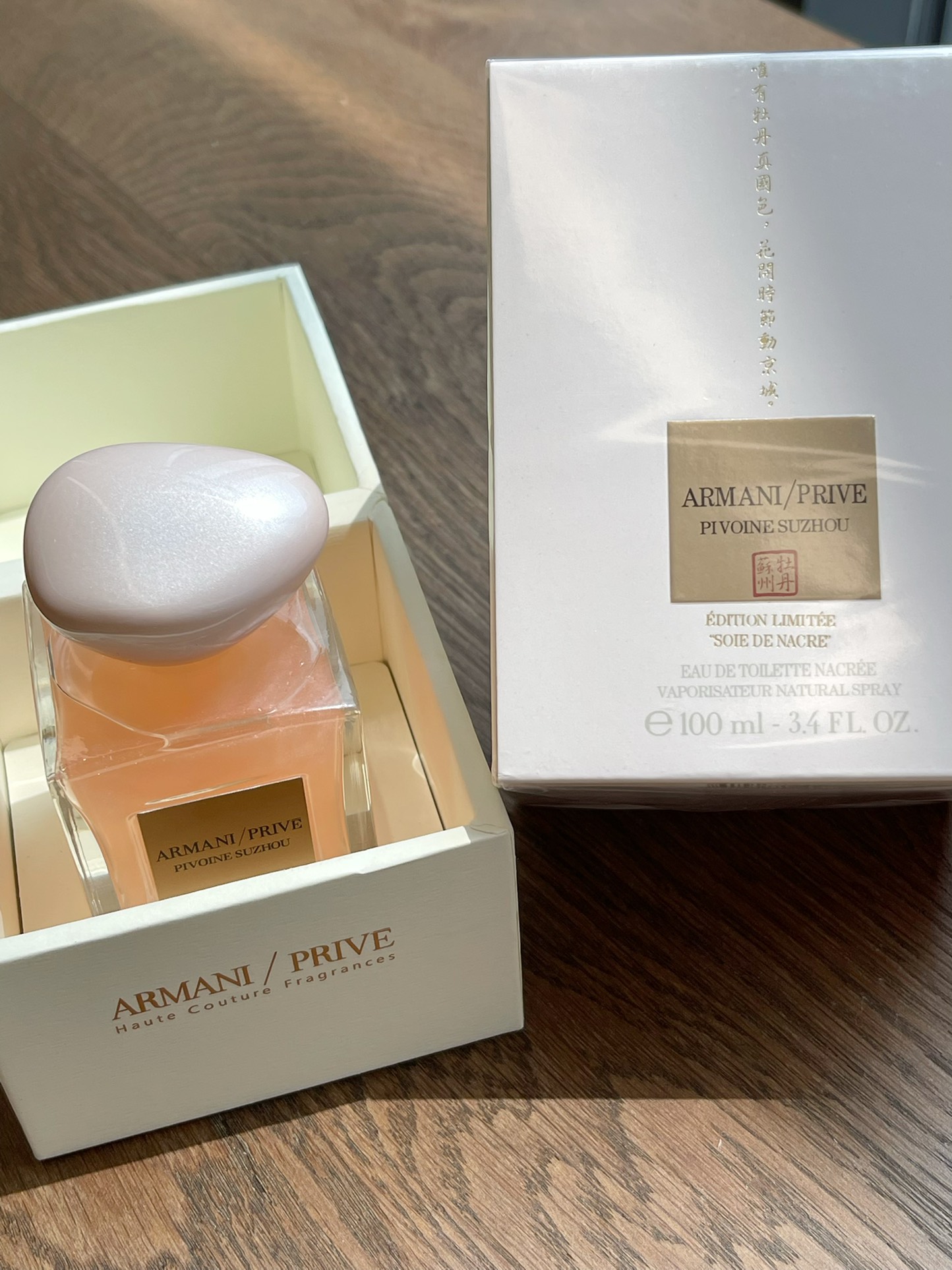 105💰原单品质
这款就很适合送礼🎁这款香味&rdquo;刚喷在皮肤上时是一种甜甜的果香，慢慢到勾人的花香，到最后若隐若现的木质香，好像是一个少女慢慢成长的过程～是一支得体的适合日常使用的好香！