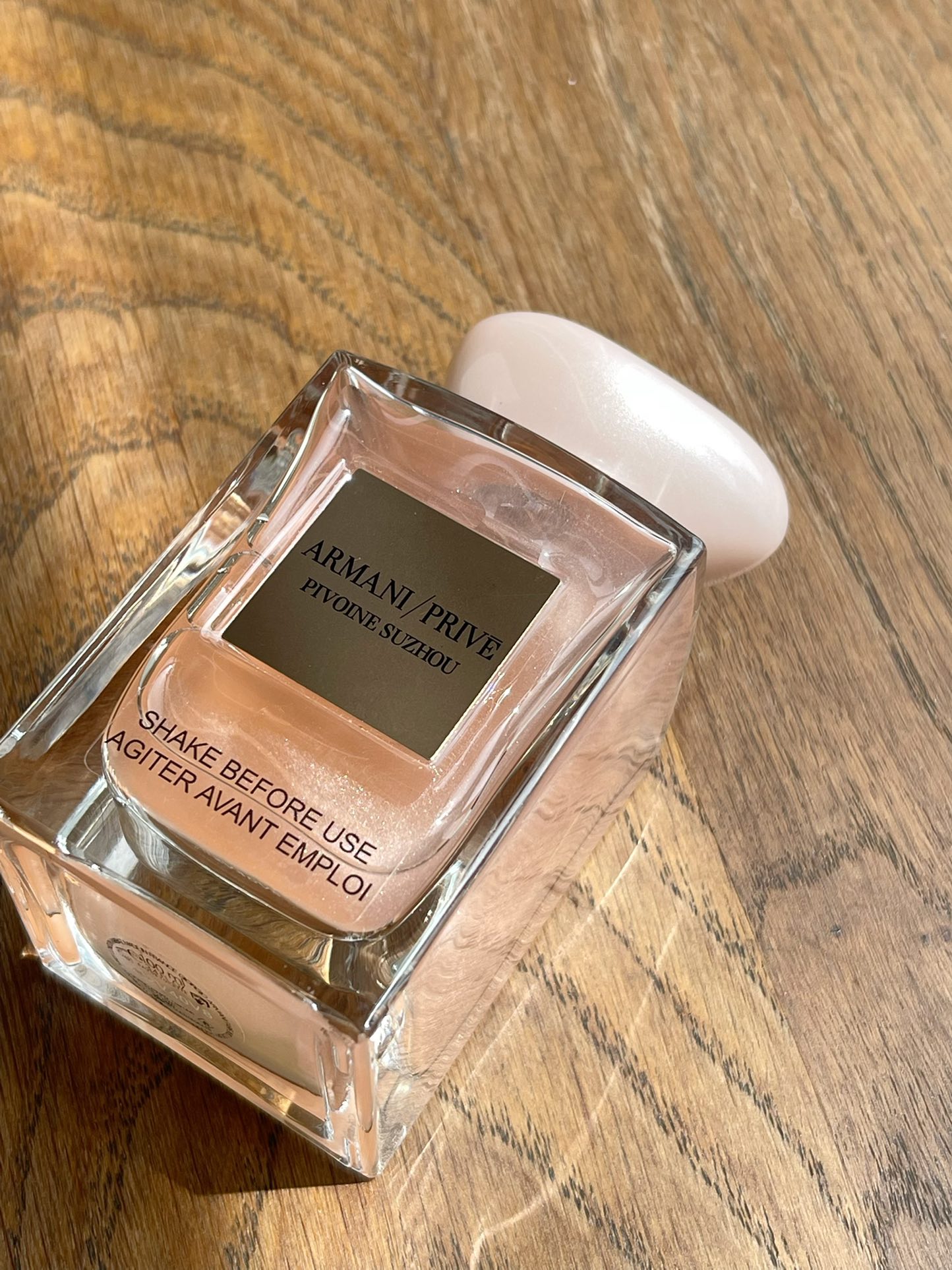 105💰原单品质
这款就很适合送礼🎁这款香味&rdquo;刚喷在皮肤上时是一种甜甜的果香，慢慢到勾人的花香，到最后若隐若现的木质香，好像是一个少女慢慢成长的过程～是一支得体的适合日常使用的好香！