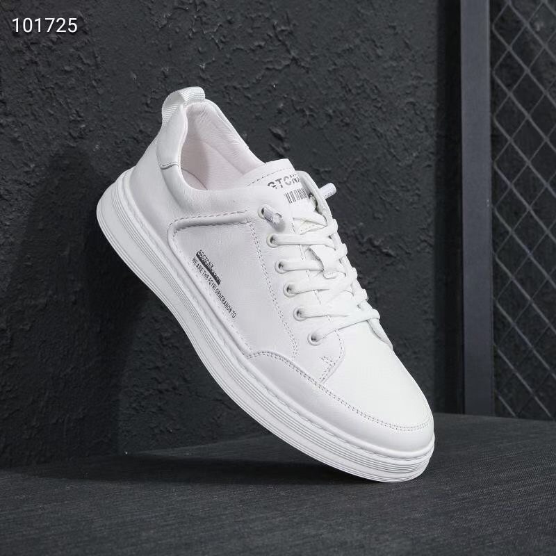 I5 , Prada 普拉达 手工休闲鞋上市、经典系列风格，面料头层牛皮，软底橡胶底，真皮内里及垫脚，质量好上脚舒适款