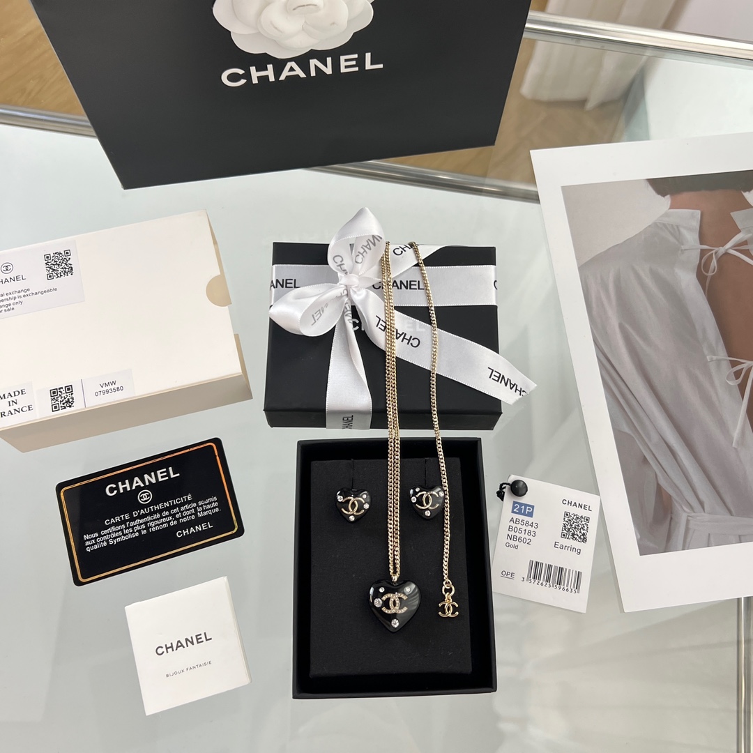 新款☑️CHANEL香奈儿双c黑色桃心爱心项链耳钉耳环