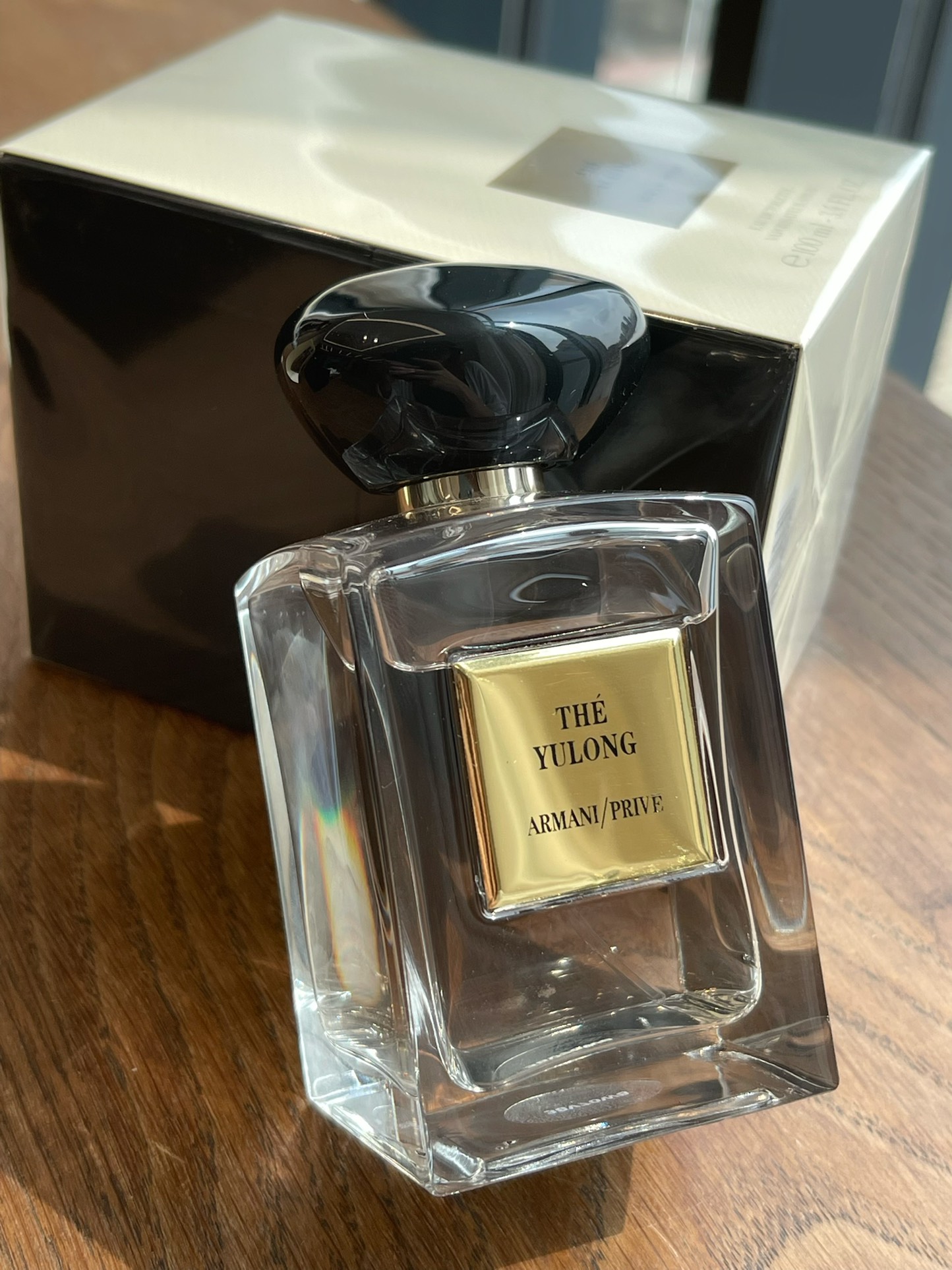 105💰原单品质
木质柑橘香气清雅却不带侵略性，渐渐地香味好似一壶泡开的茶，茶香四溢沁人心脾。
香调清澈清新的婉如缭绕的云烟，仙气飘飘。
那感觉，像是饮茶后的唇齿留香，清冷高级又自有格调。是一款尤其适合中国人气质的香氛，饱含东方气韵。