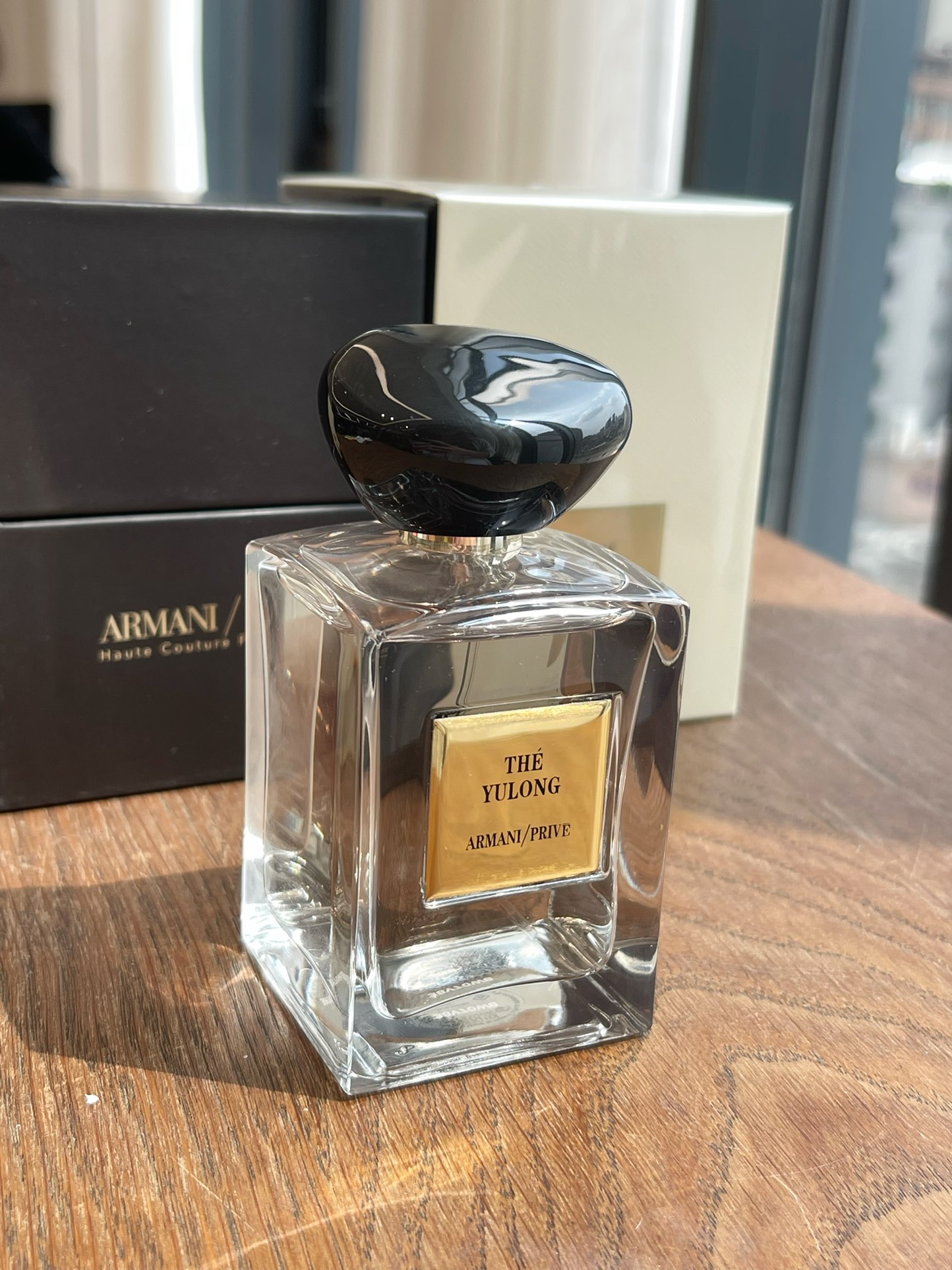 105💰原单品质
木质柑橘香气清雅却不带侵略性，渐渐地香味好似一壶泡开的茶，茶香四溢沁人心脾。
香调清澈清新的婉如缭绕的云烟，仙气飘飘。
那感觉，像是饮茶后的唇齿留香，清冷高级又自有格调。是一款尤其适合中国人气质的香氛，饱含东方气韵。