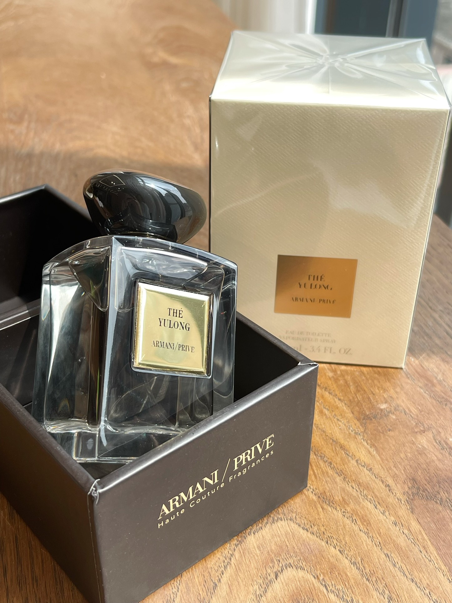 105💰原单品质
木质柑橘香气清雅却不带侵略性，渐渐地香味好似一壶泡开的茶，茶香四溢沁人心脾。
香调清澈清新的婉如缭绕的云烟，仙气飘飘。
那感觉，像是饮茶后的唇齿留香，清冷高级又自有格调。是一款尤其适合中国人气质的香氛，饱含东方气韵。