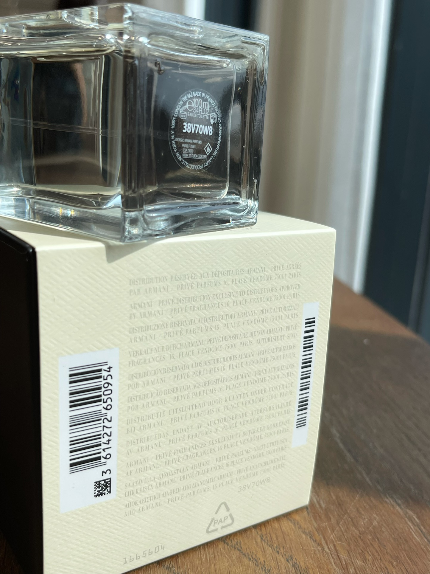 105💰原单品质
木质柑橘香气清雅却不带侵略性，渐渐地香味好似一壶泡开的茶，茶香四溢沁人心脾。
香调清澈清新的婉如缭绕的云烟，仙气飘飘。
那感觉，像是饮茶后的唇齿留香，清冷高级又自有格调。是一款尤其适合中国人气质的香氛，饱含东方气韵。