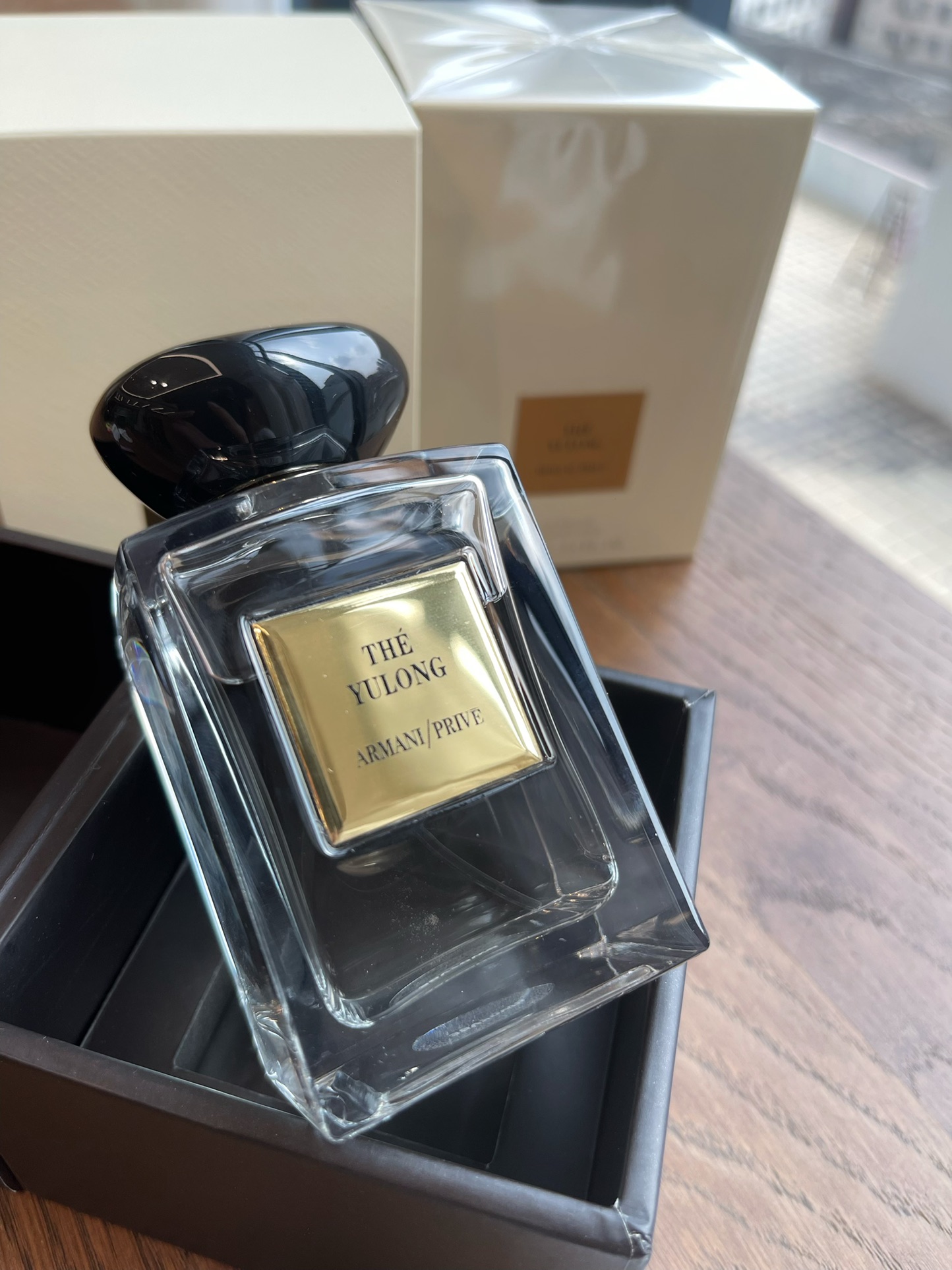 105💰原单品质
木质柑橘香气清雅却不带侵略性，渐渐地香味好似一壶泡开的茶，茶香四溢沁人心脾。
香调清澈清新的婉如缭绕的云烟，仙气飘飘。
那感觉，像是饮茶后的唇齿留香，清冷高级又自有格调。是一款尤其适合中国人气质的香氛，饱含东方气韵。