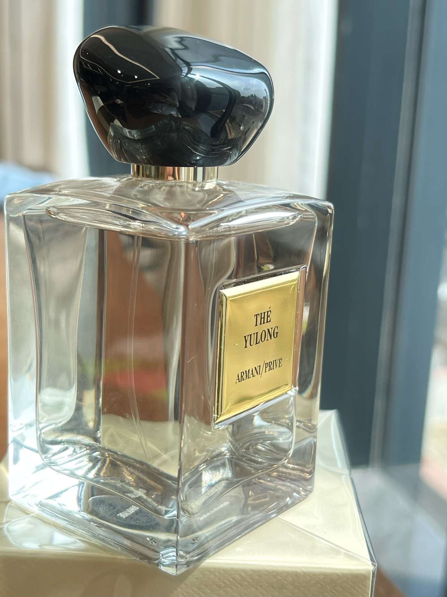 105💰原单品质
木质柑橘香气清雅却不带侵略性，渐渐地香味好似一壶泡开的茶，茶香四溢沁人心脾。
香调清澈清新的婉如缭绕的云烟，仙气飘飘。
那感觉，像是饮茶后的唇齿留香，清冷高级又自有格调。是一款尤其适合中国人气质的香氛，饱含东方气韵。