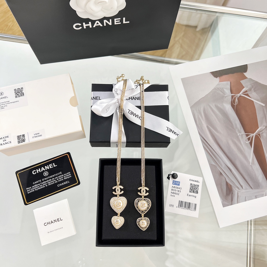 新款☑️CHANEL香奈儿双c桃心黑白钻项链